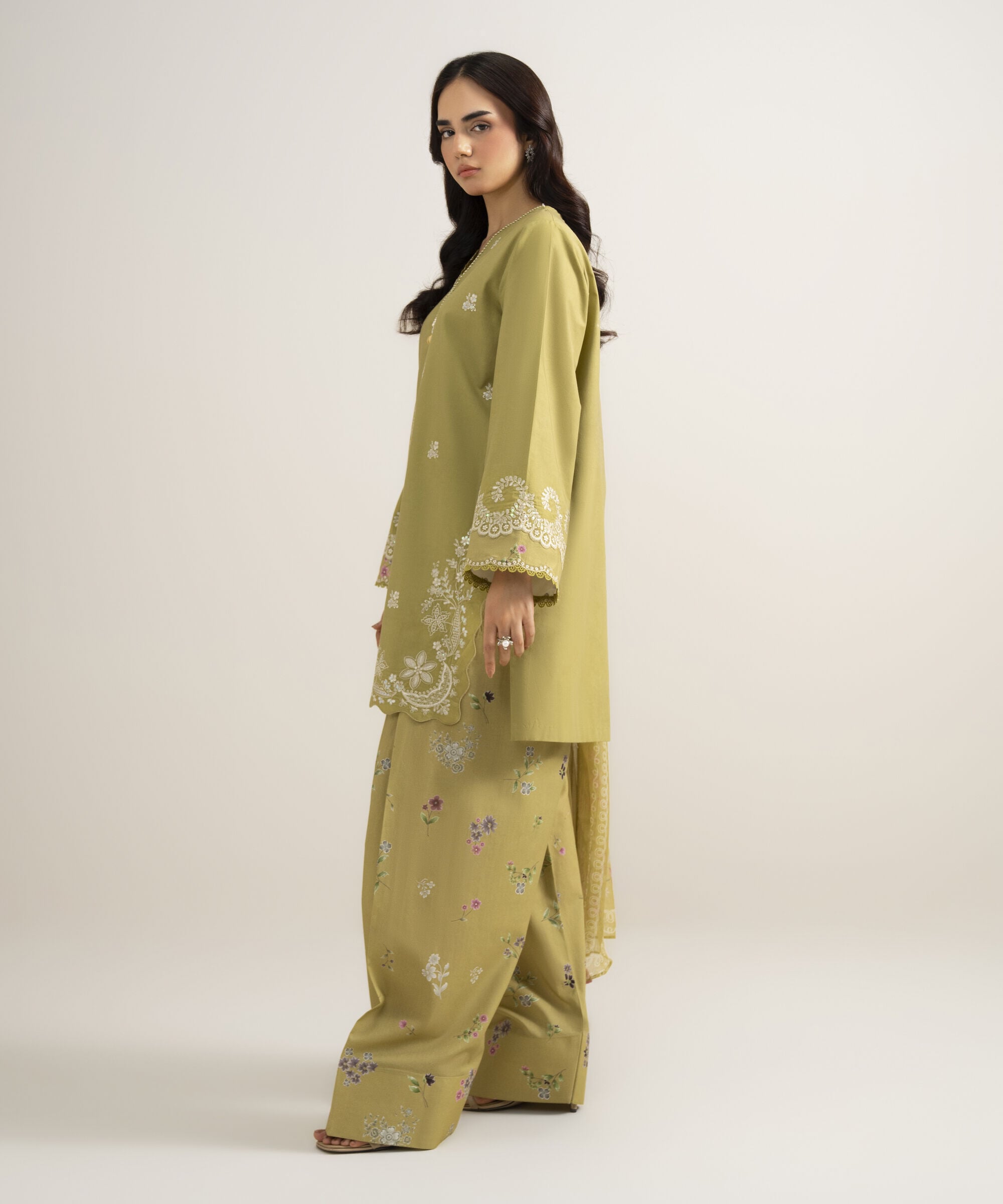 3 Piece - Embroidered Lawn Suit 3PESGS26V765