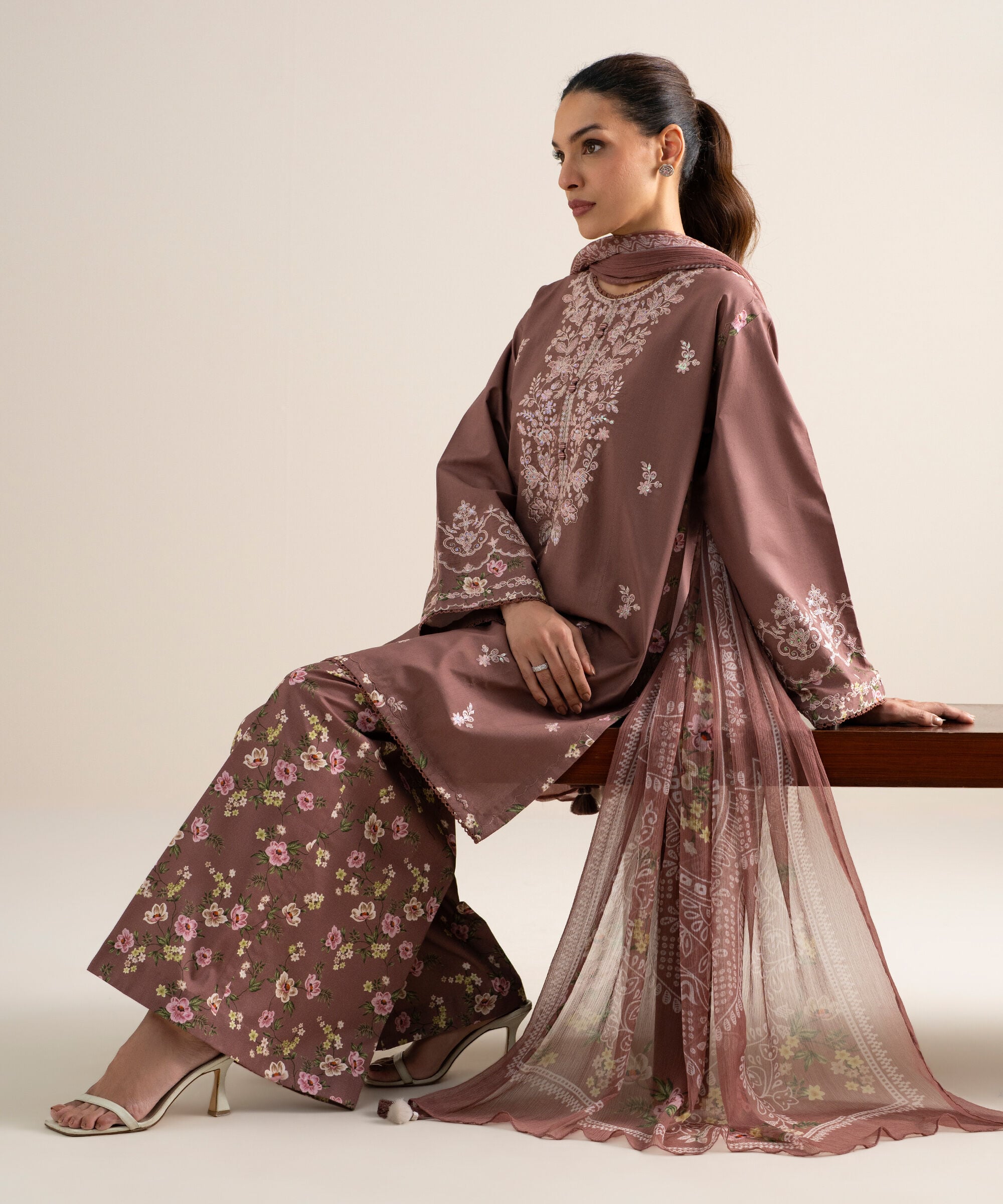 3 Piece - Embroidered Lawn Suit 3PESGS26V766