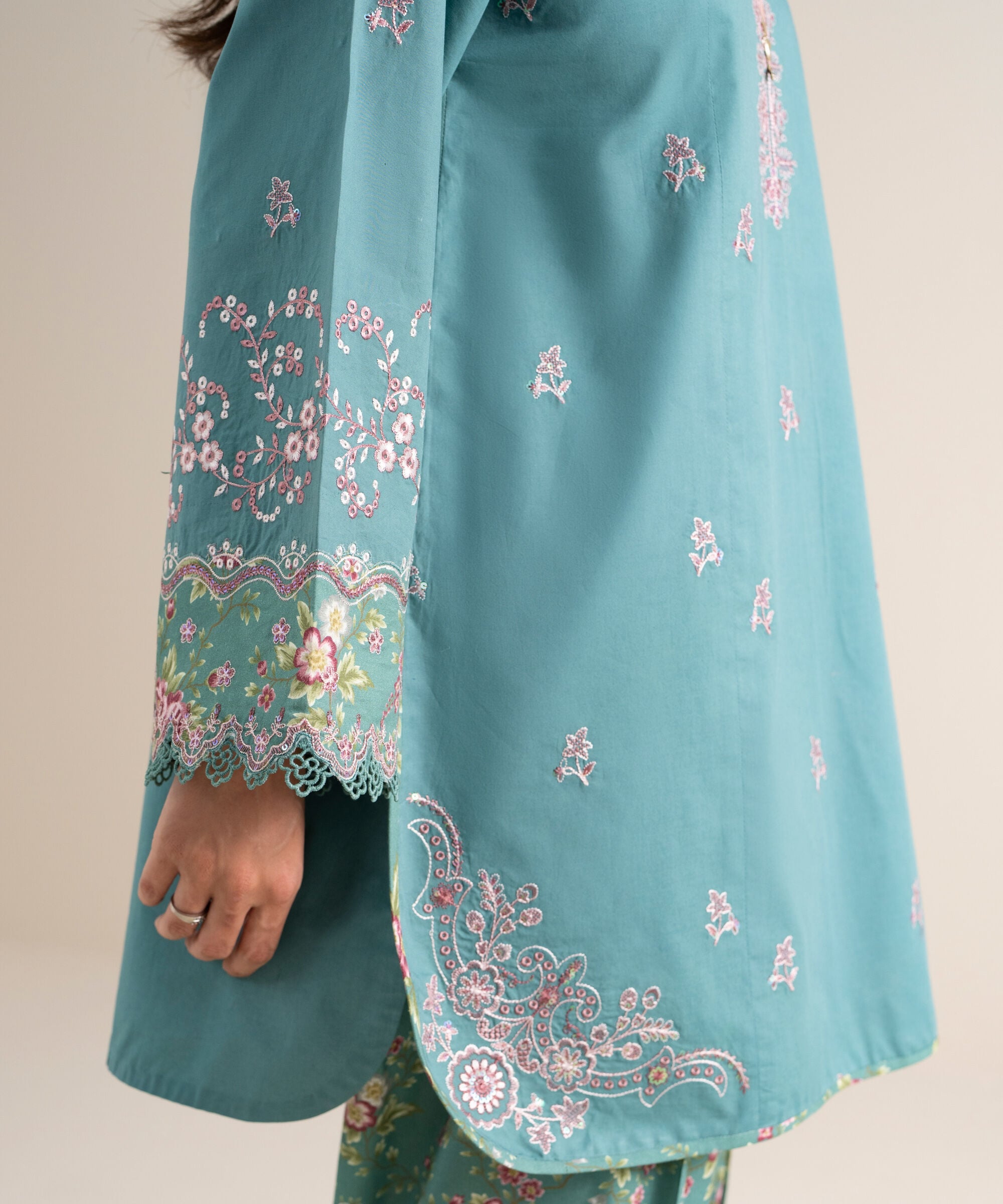 3 Piece - Embroidered Lawn Suit 3PESGS26V768