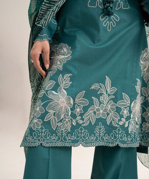 3 Piece - Embroidered Lawn Suit