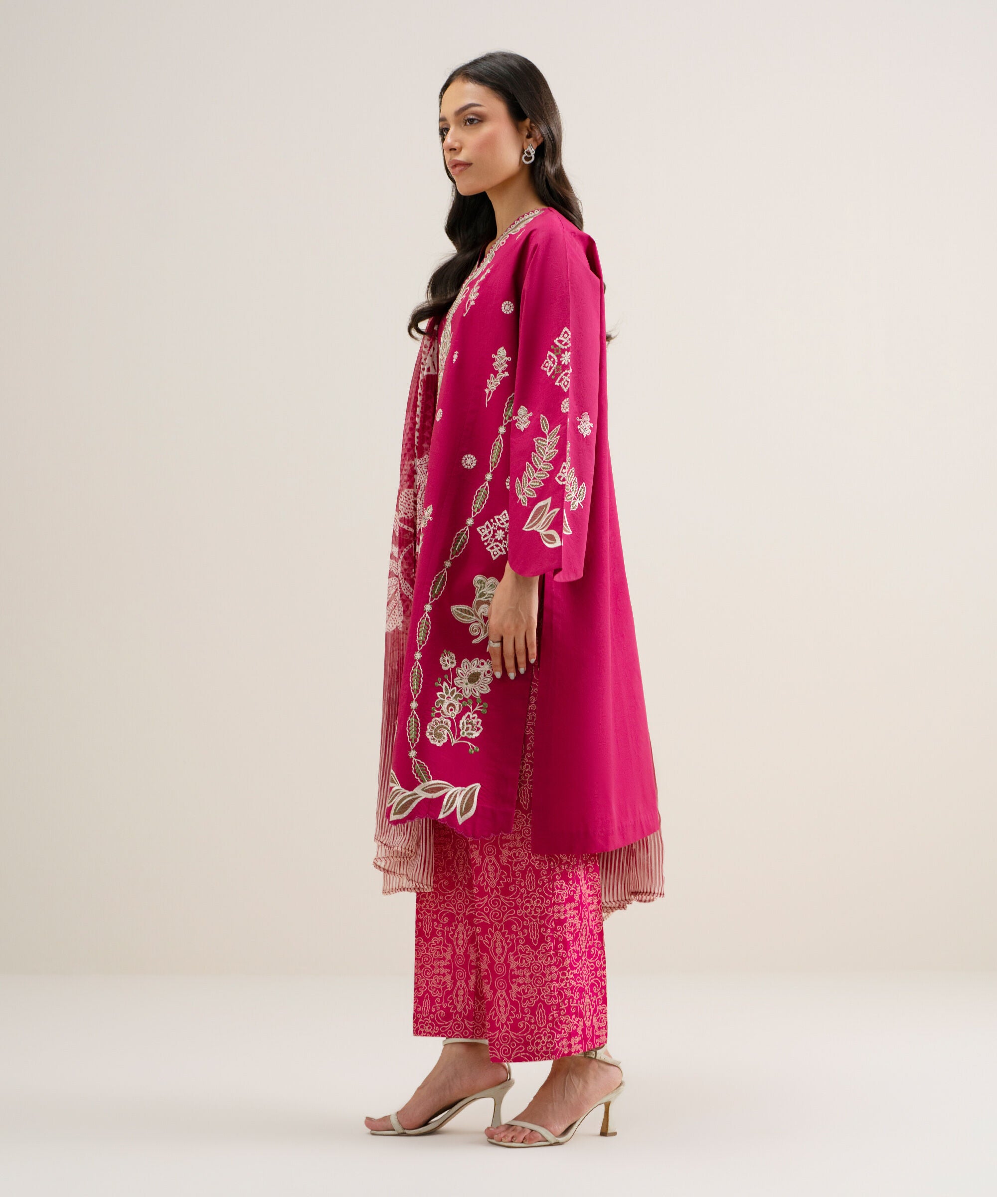 3 Piece - Embroidered Lawn Suit 3PESTS26V711