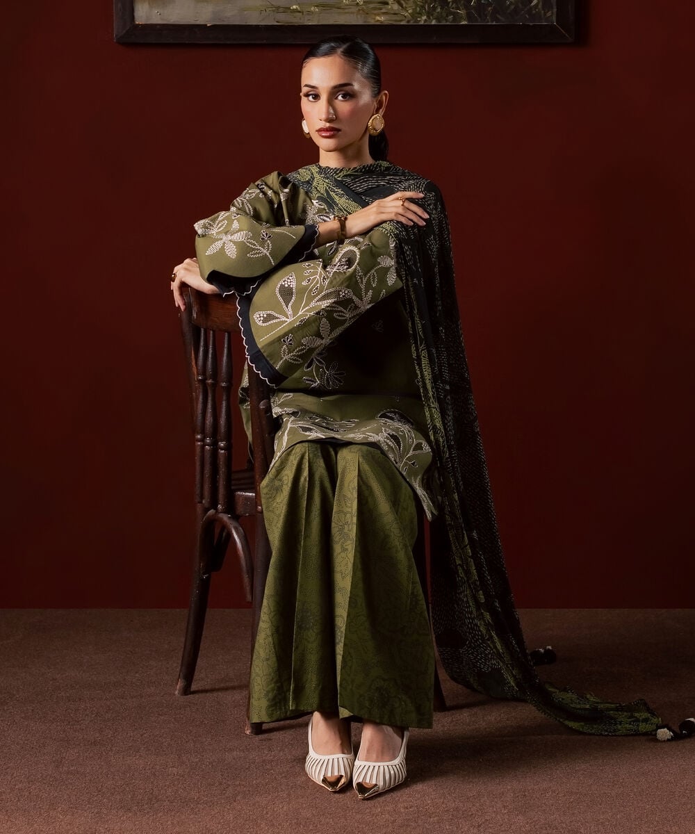 3 Piece - Embroidered Lawn Suit 3PESTS26V712