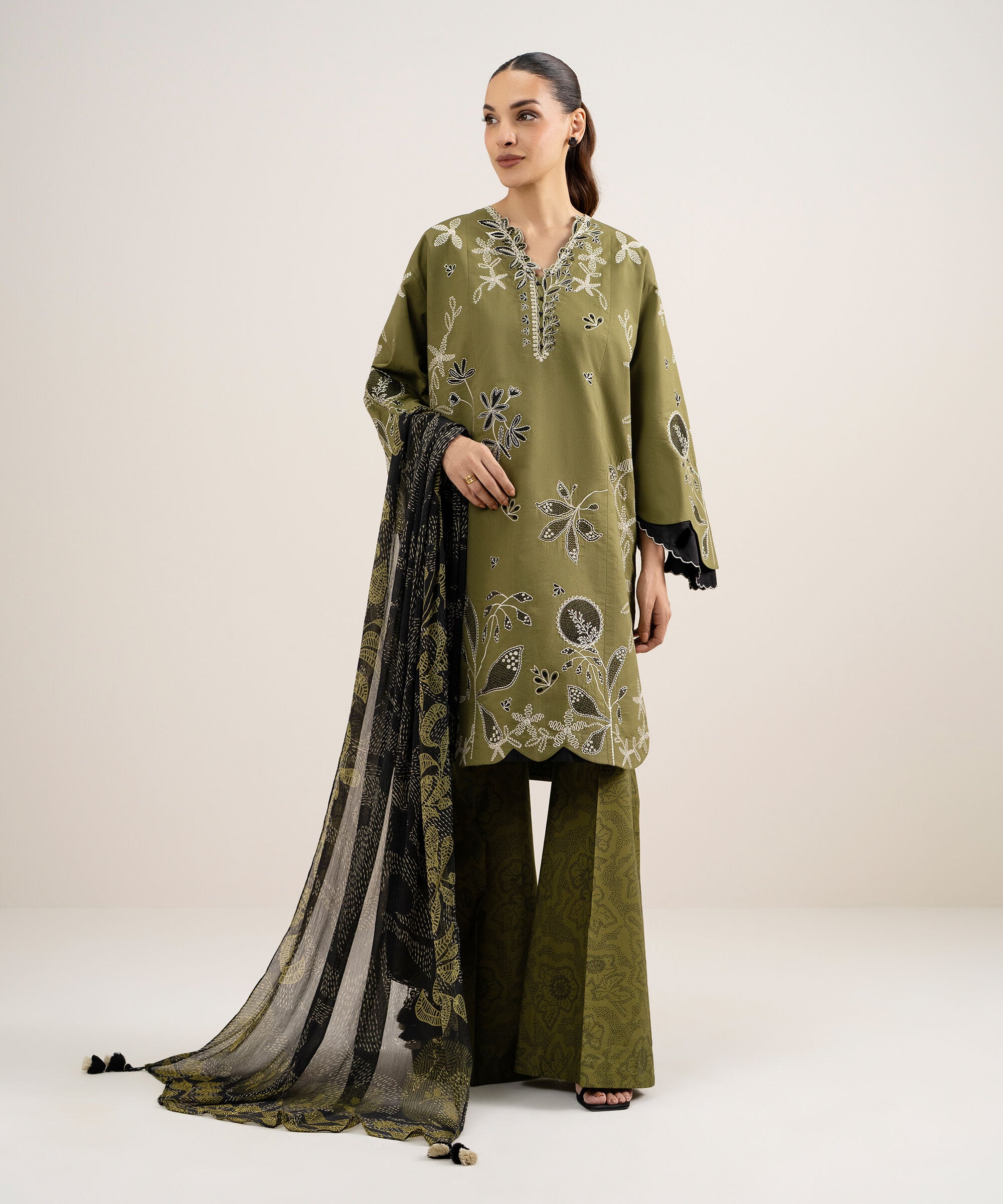 3 Piece - Embroidered Lawn Suit 3PESTS26V712