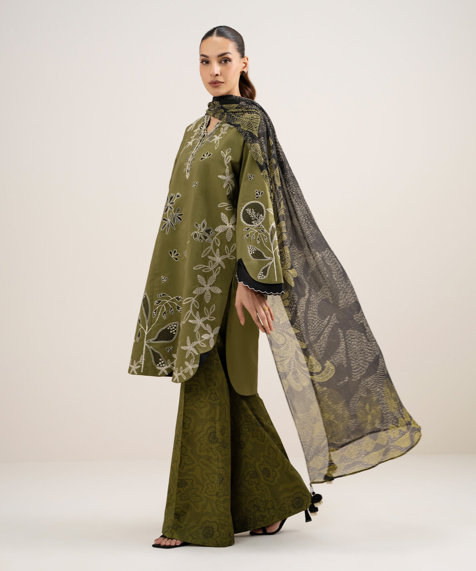 3 Piece - Embroidered Lawn Suit 3PESTS26V712