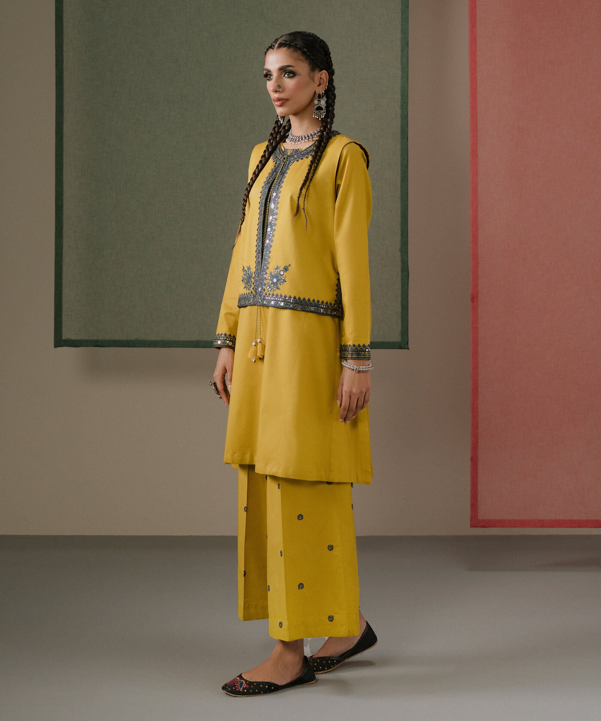 Embroidered Front-open Jacket