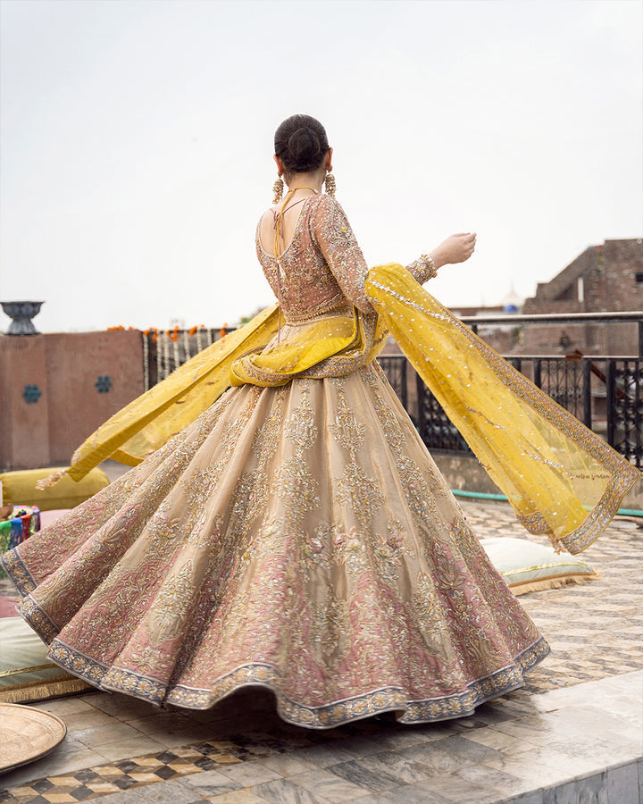 Faiza Saqlain – Mahveen Style