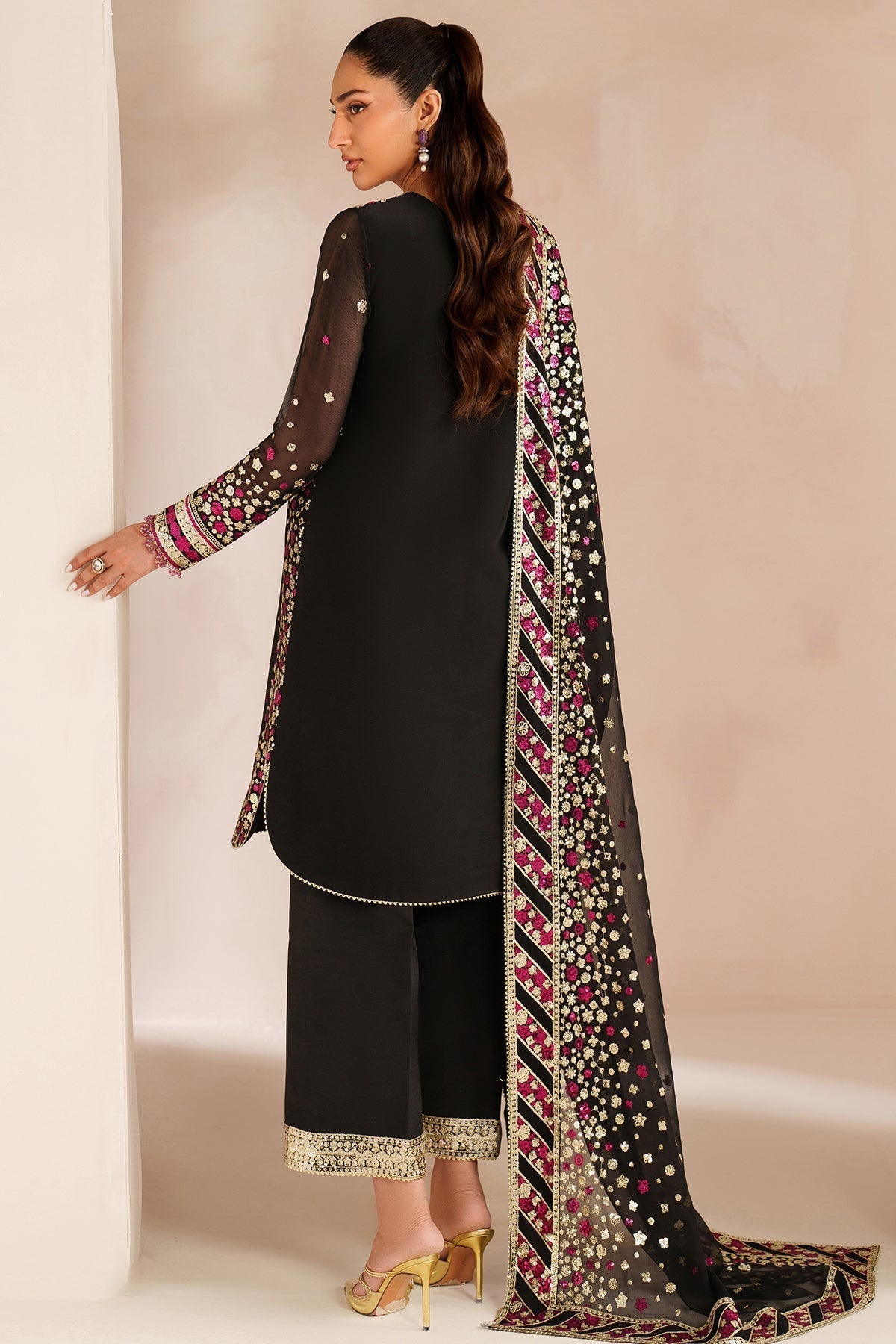 Farasha – Black Cascade Style