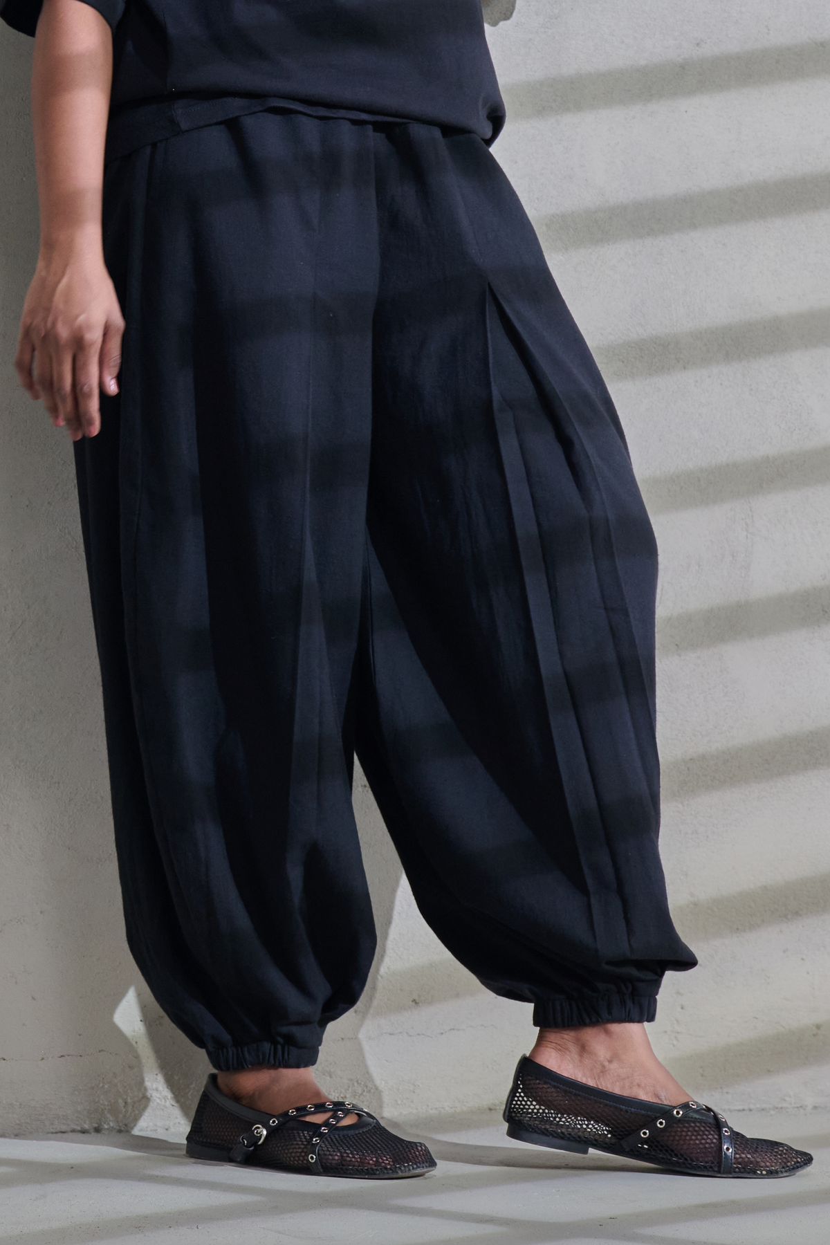 Black Linen Pleated Balloon Pants