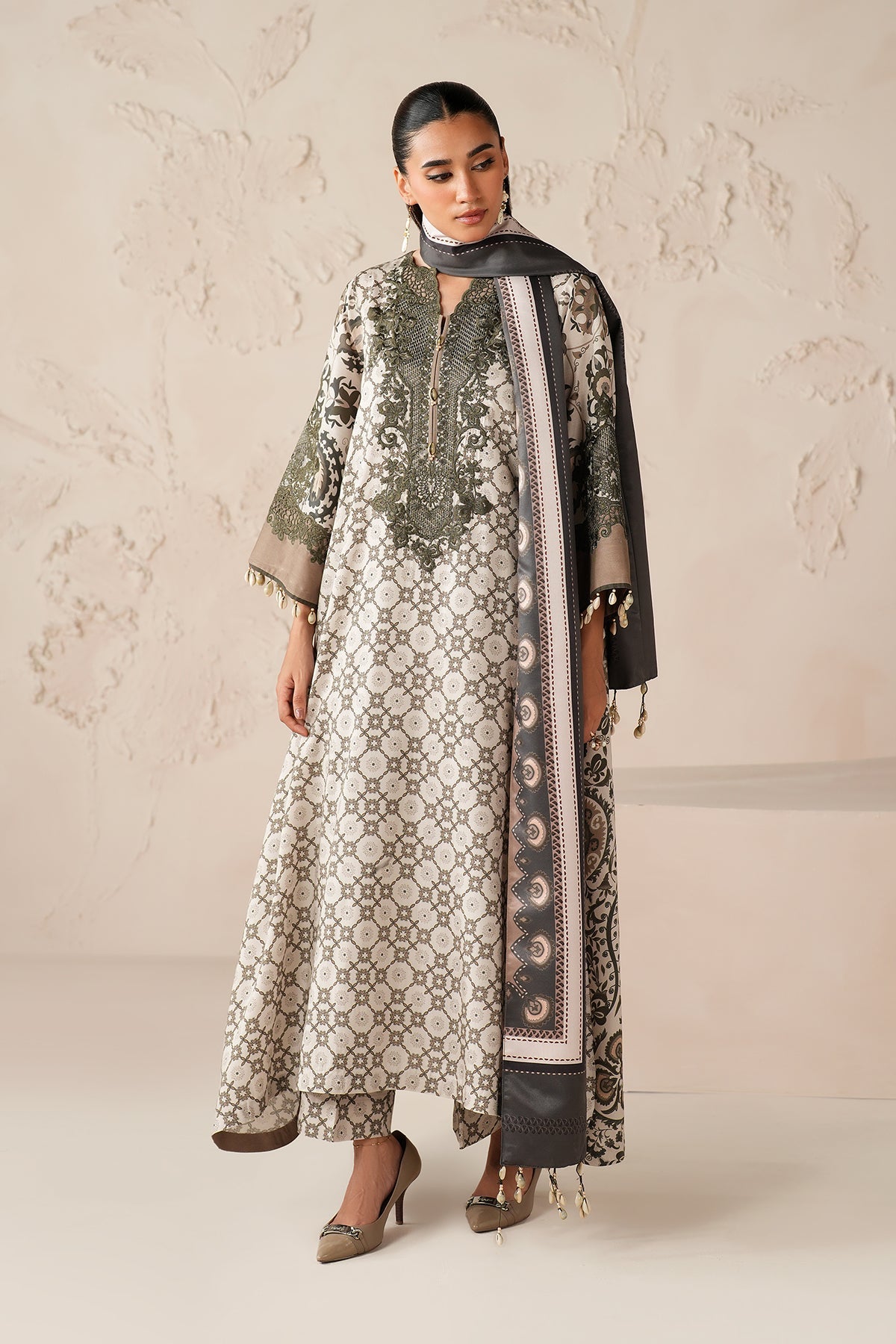 EMBROIDERED PRINTED VISCOSE UF-4302