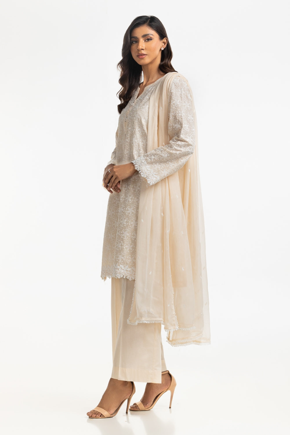 3Pc Lawn Embroidered Suit