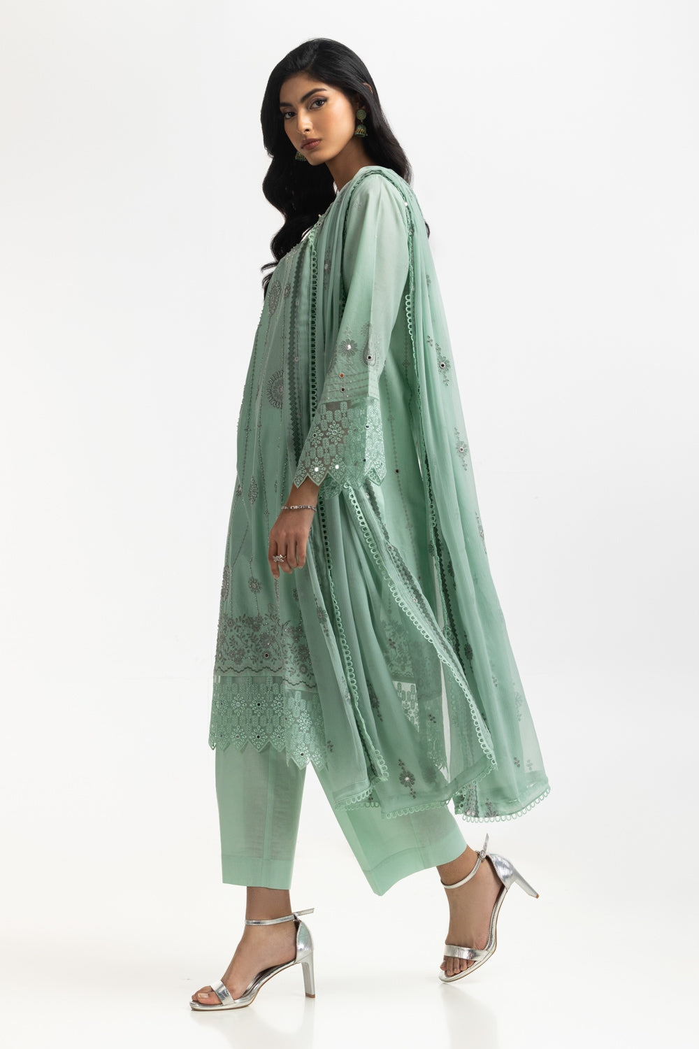 3Pc Lawn Embroidered Suit