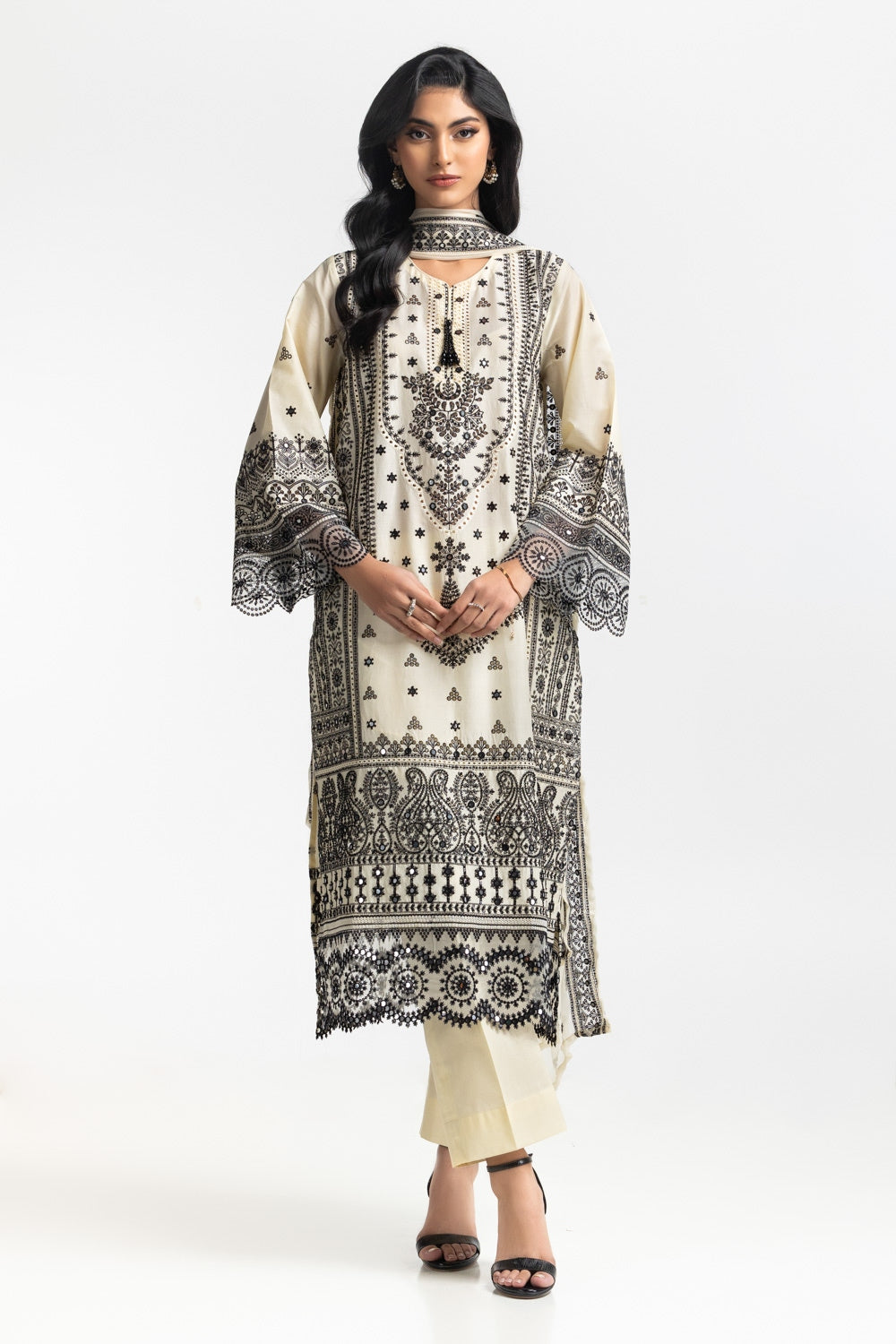 3Pc Lawn Embroidered Suit