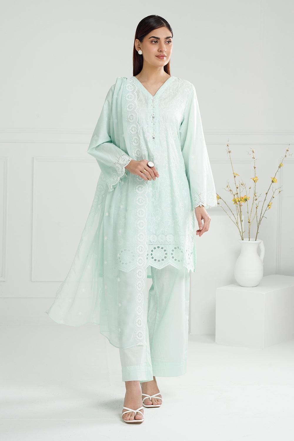 3Pc Lawn Embroidered Suit