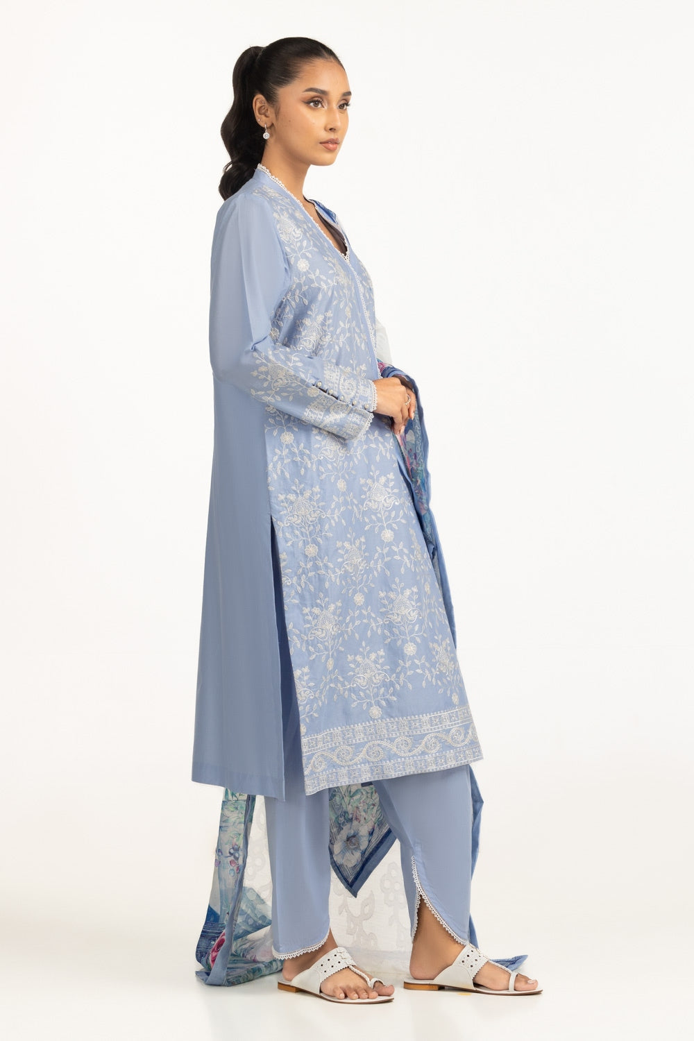 3Pc Lawn Embroidered Suit