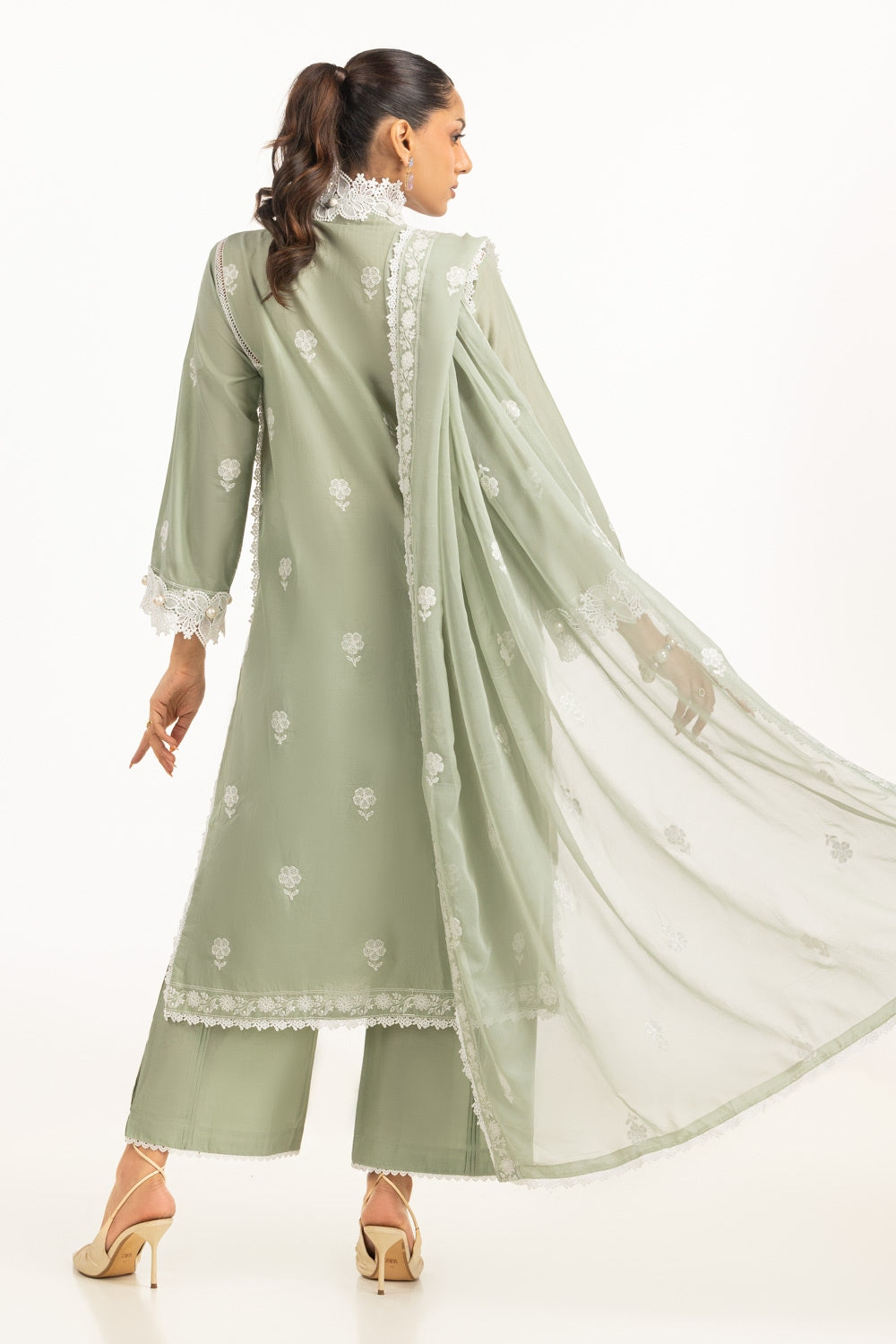 3Pc Lawn Embroidered Suit