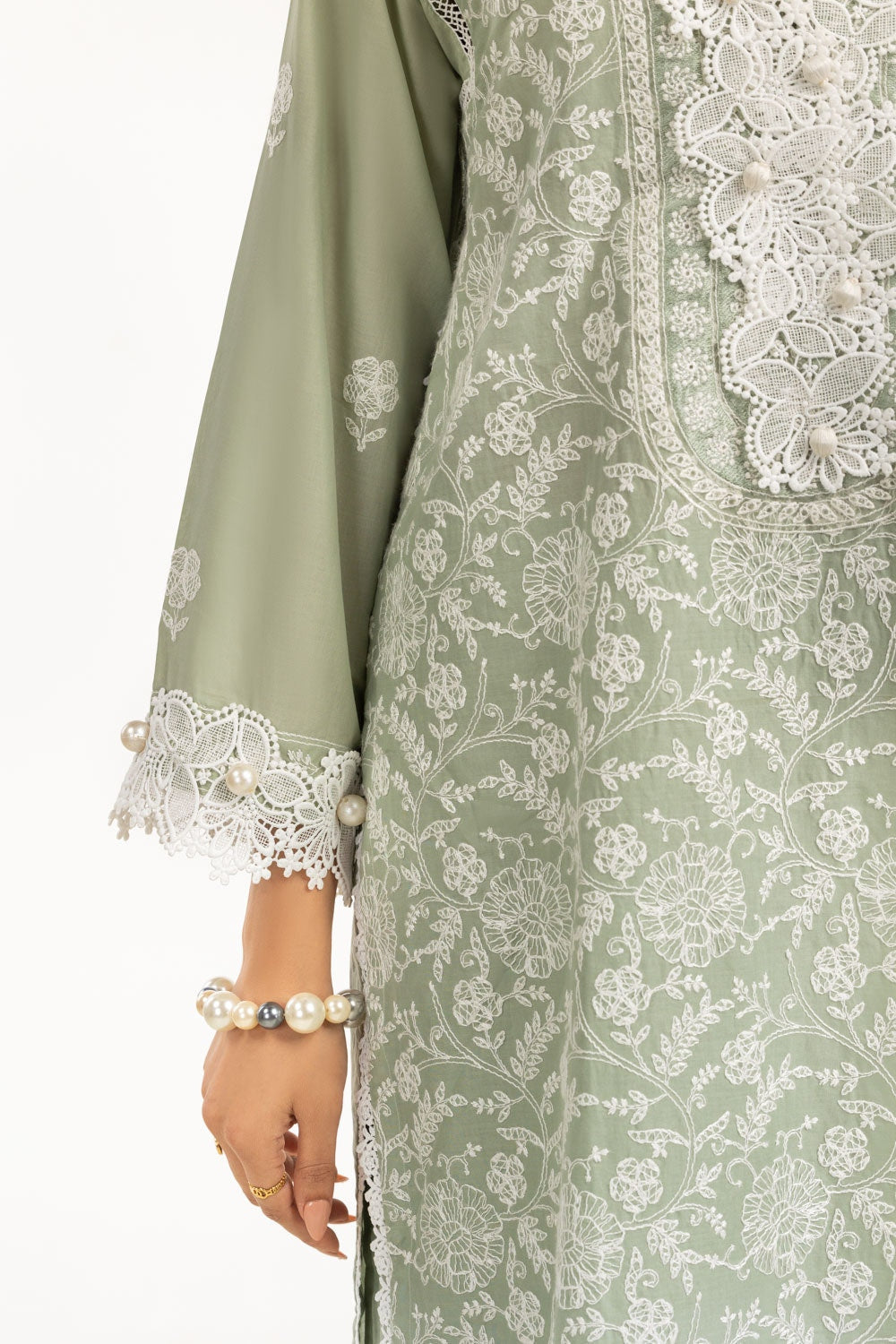 3Pc Lawn Embroidered Suit
