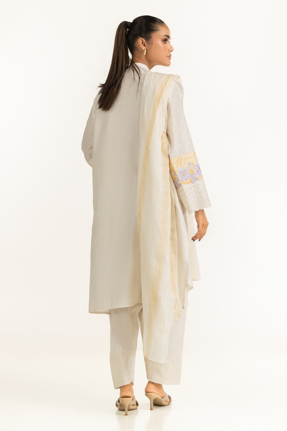 3Pc Lawn Embroidered Suit