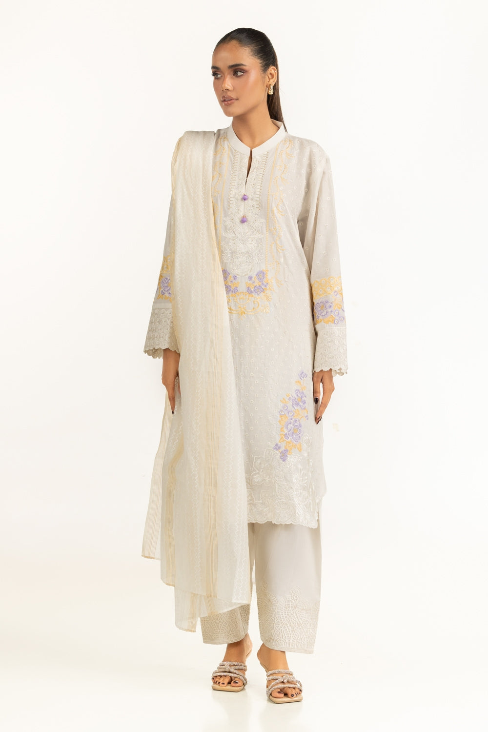 3Pc Lawn Embroidered Suit