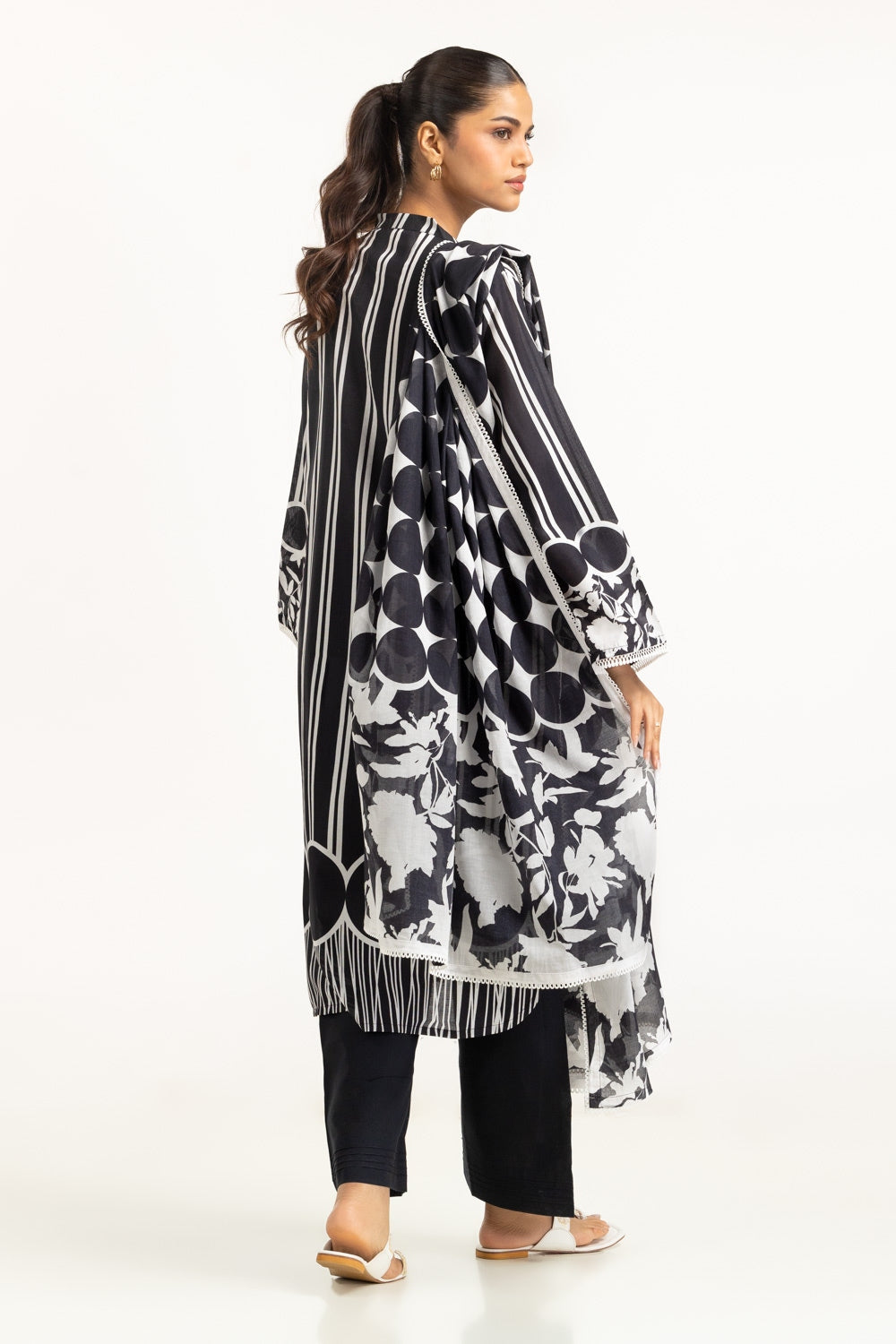 3Pc Lawn Printed Suit With Embroidered