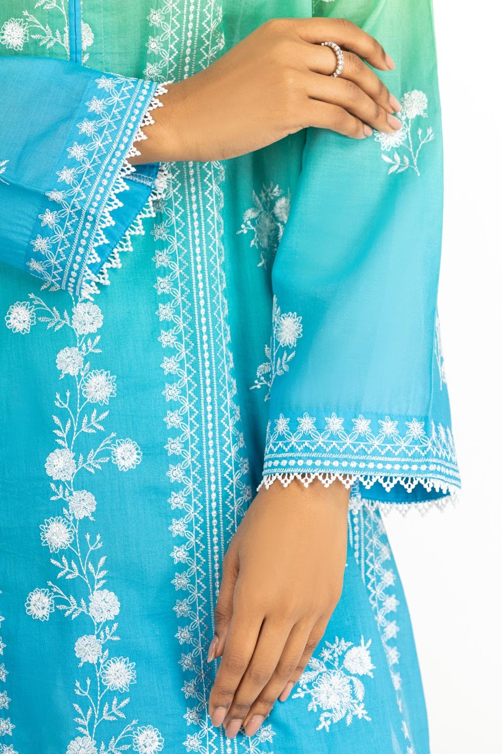3Pc Printed Lawn Suit With Embroidered Iustksd-327