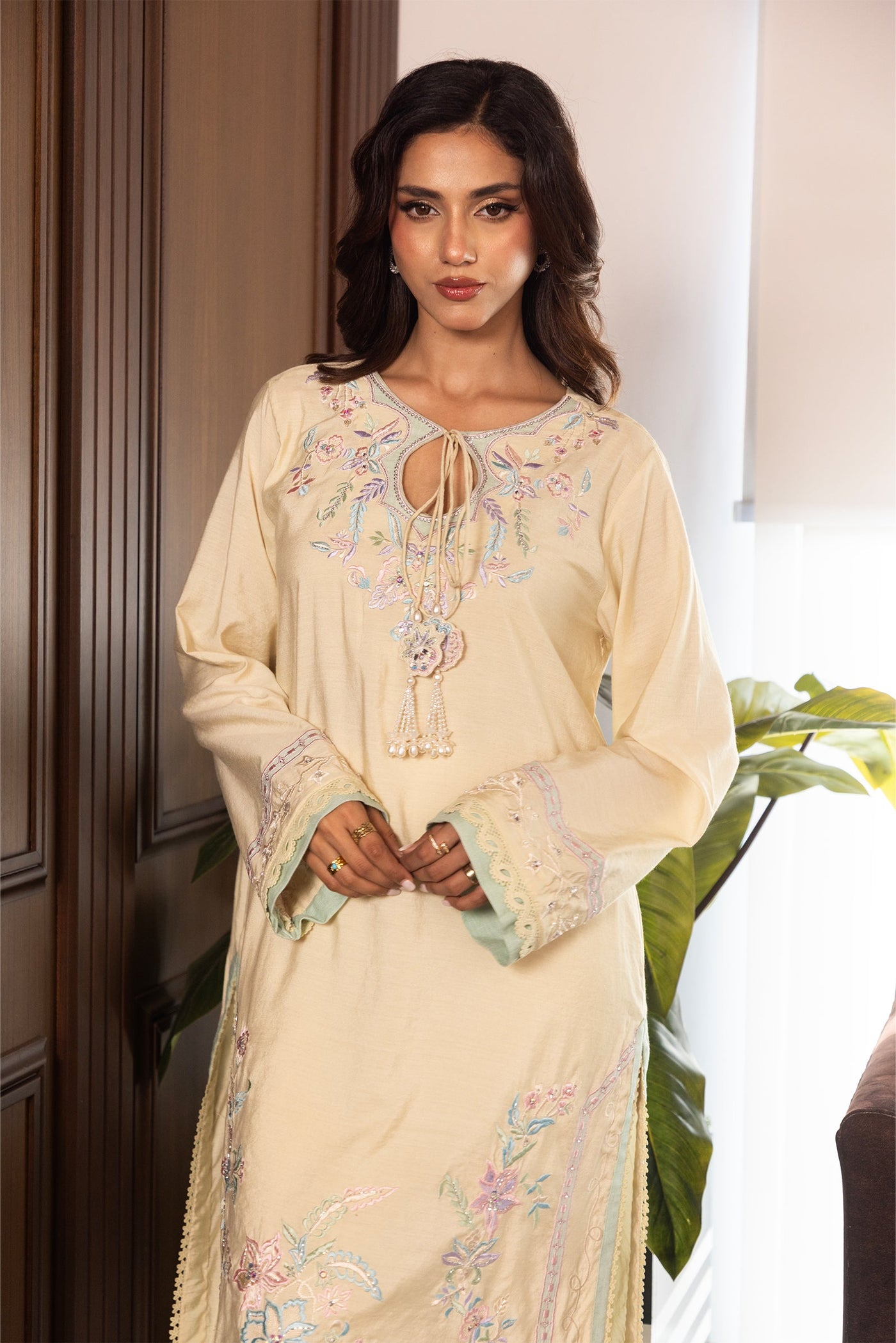 https://cdn.shopify.com/s/files/1/0790/0672/8441/files/4---ELARA-4.jpg?v=1773041985