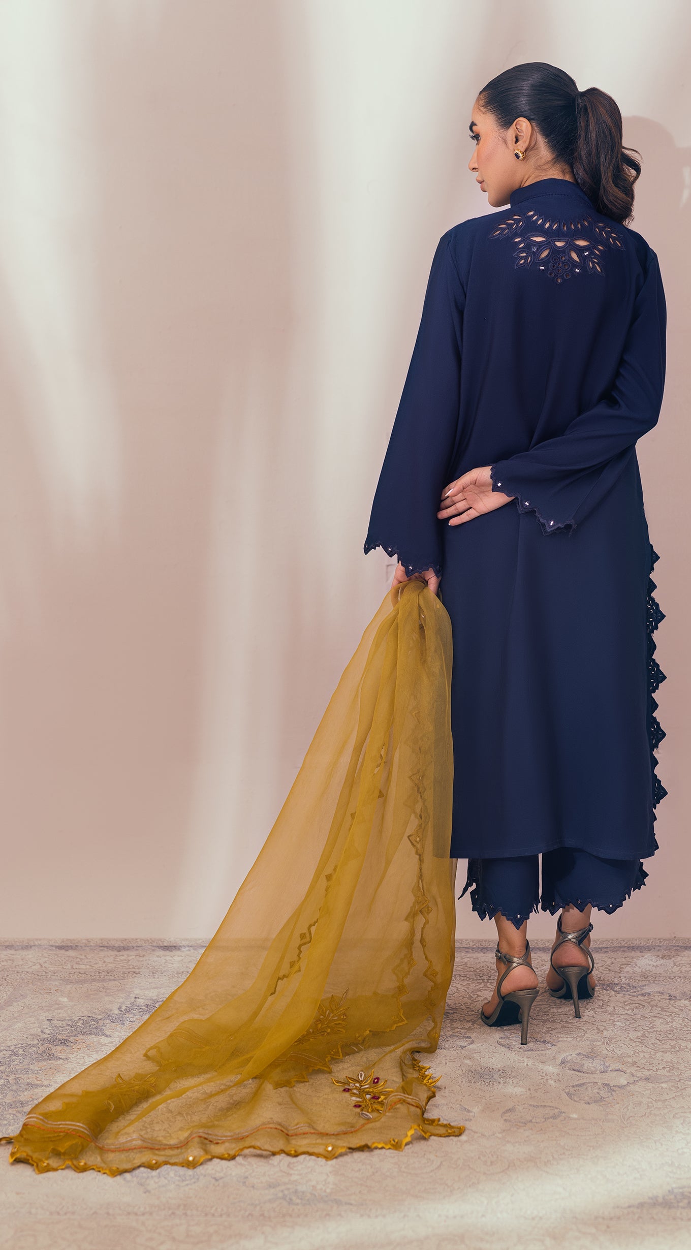 https://cdn.shopify.com/s/files/1/0654/4313/5706/files/40_d1f59a3e-9982-4122-ad50-d9d1577ad515.jpg?v=1692343432