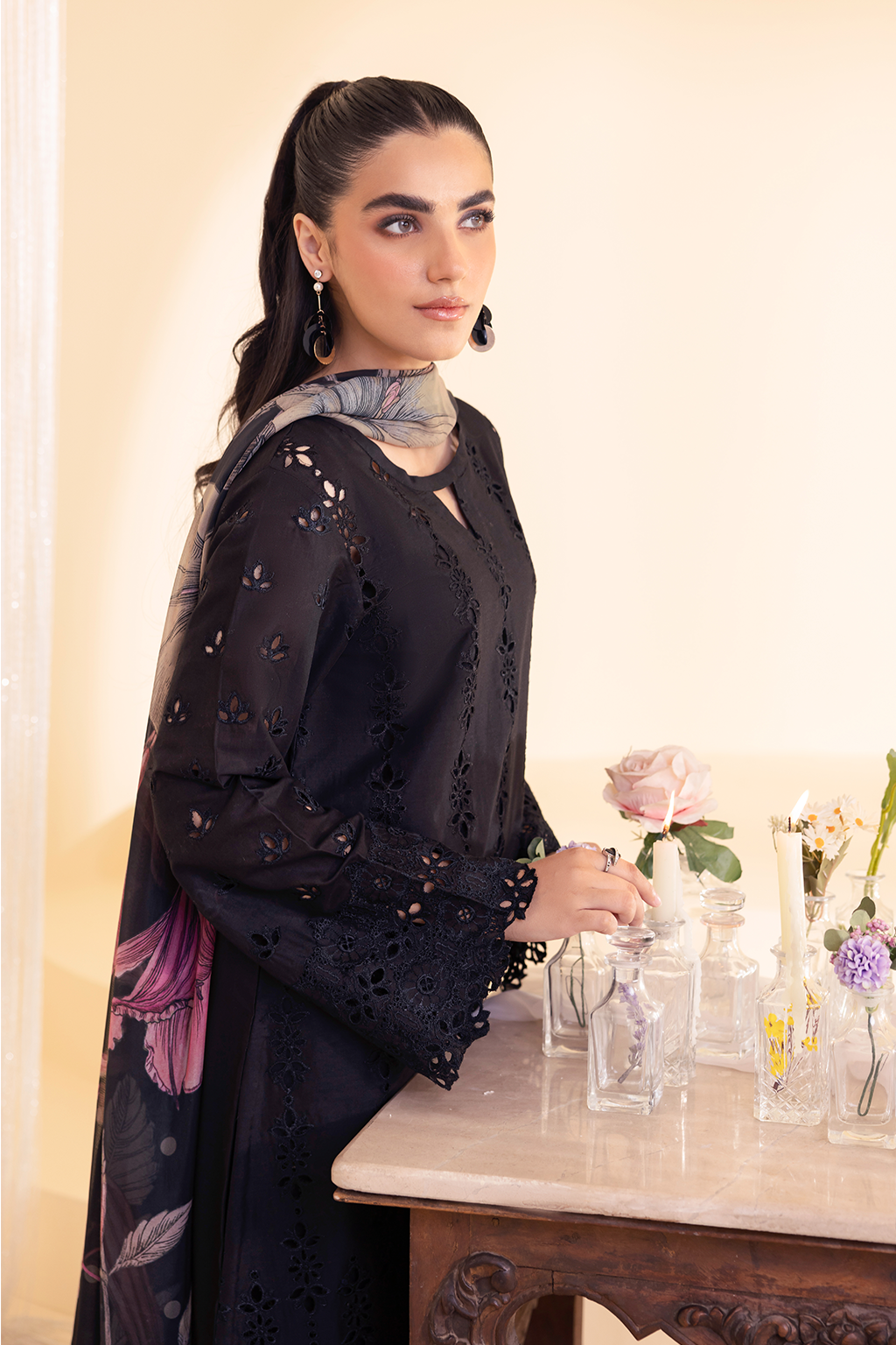 UE-253 Embroidered Lawn