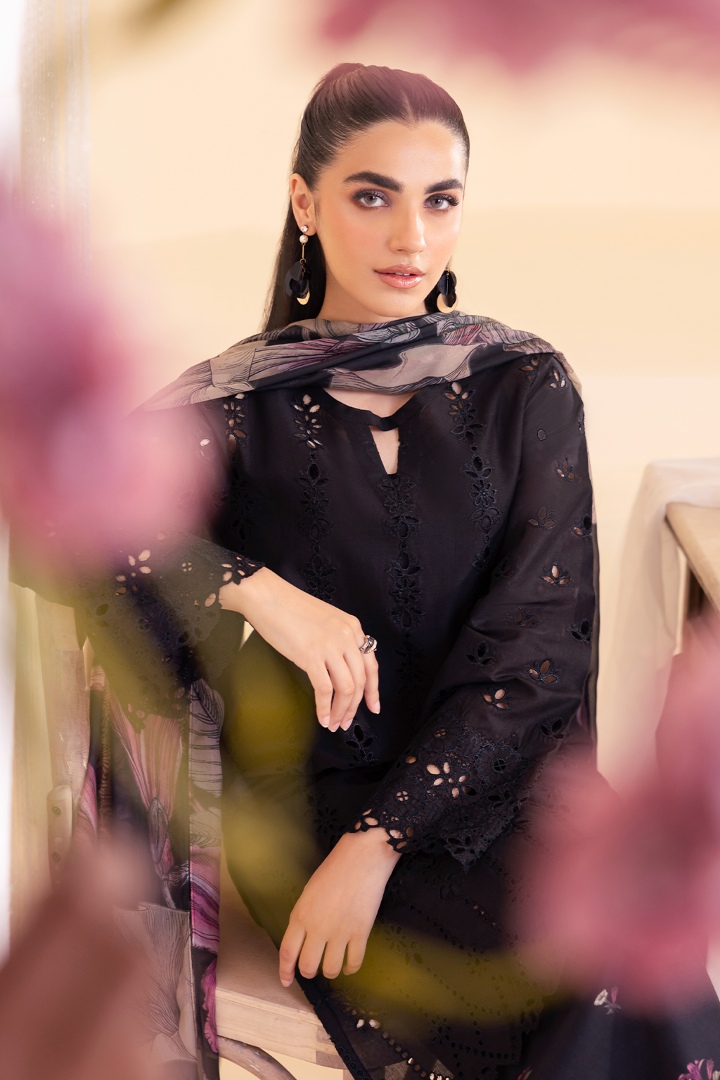UE-253 Embroidered Lawn