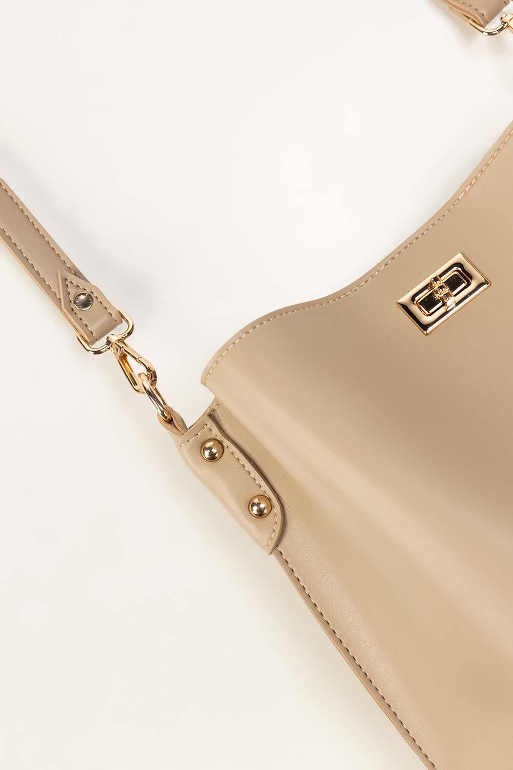 https://cdn.shopify.com/s/files/1/0706/3253/8159/files/424488-beige-bucket-bag-closeup-ideas.jpg?v=1758371190