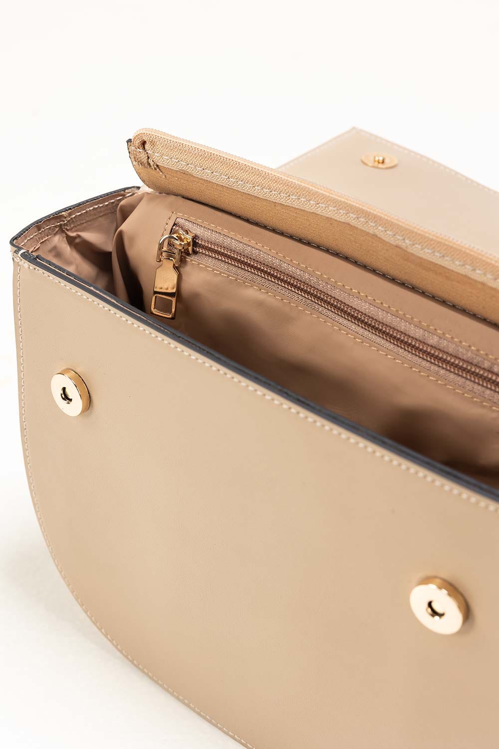 https://cdn.shopify.com/s/files/1/0706/3253/8159/files/424510-beige-crossbody-bag-top-view-ideas.jpg?v=1758371194