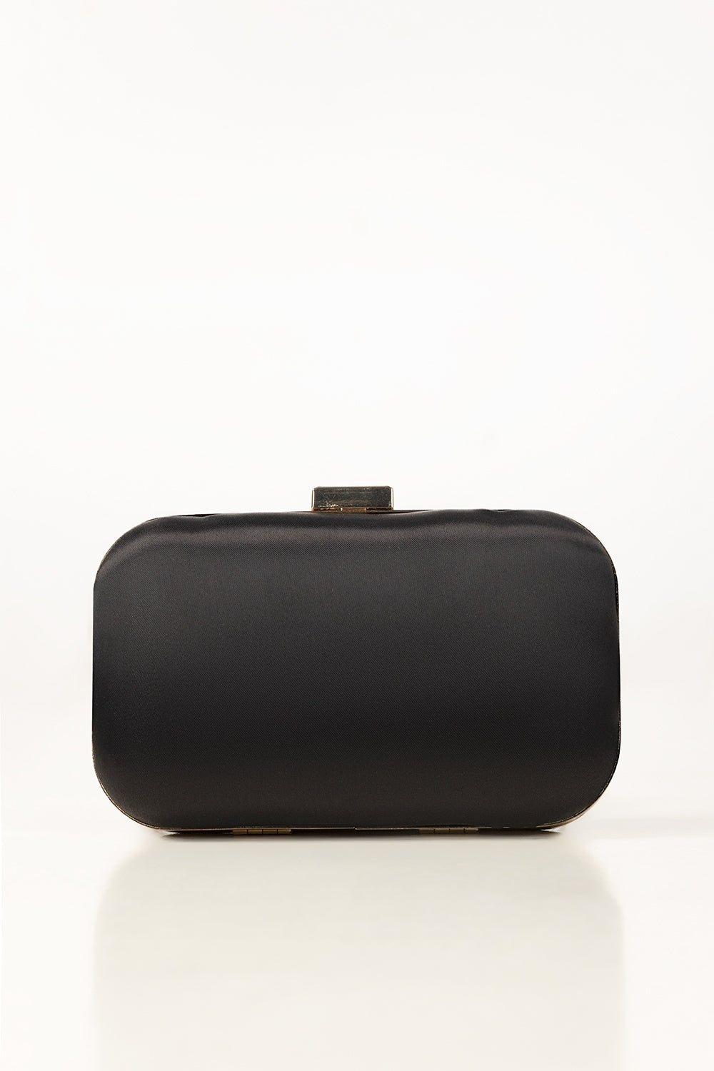 https://cdn.shopify.com/s/files/1/0706/3253/8159/files/424512-black-clutch-back-ideas.jpg?v=1758371193