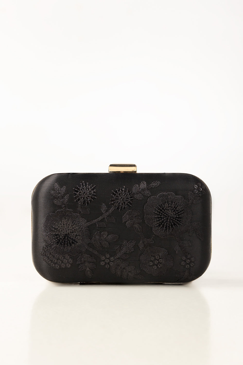 https://cdn.shopify.com/s/files/1/0706/3253/8159/files/424512-black-clutch-front-ideas.jpg?v=1758371193