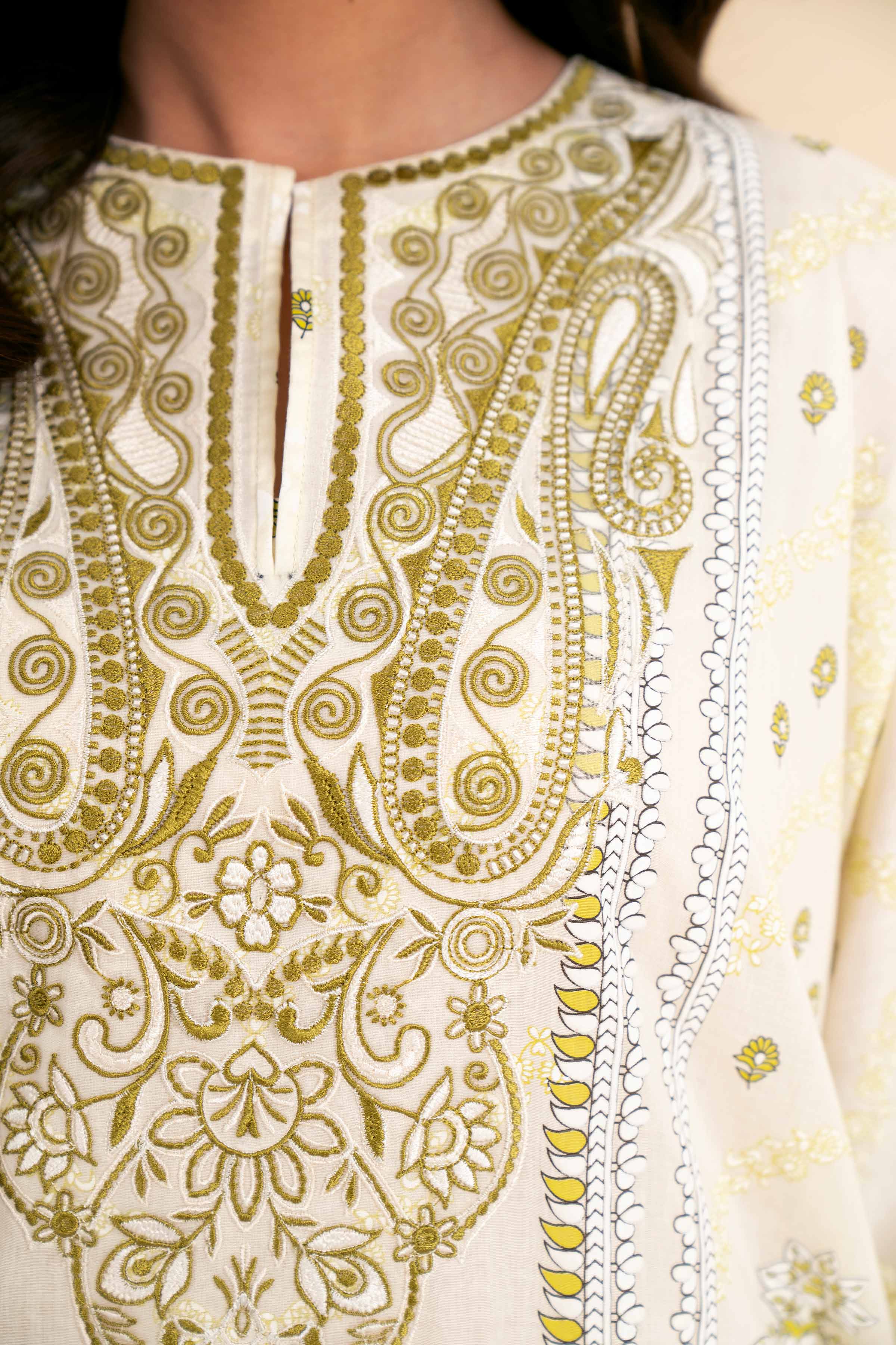 3 Piece - Flatbed Paste Embroidered Suit - 42501660