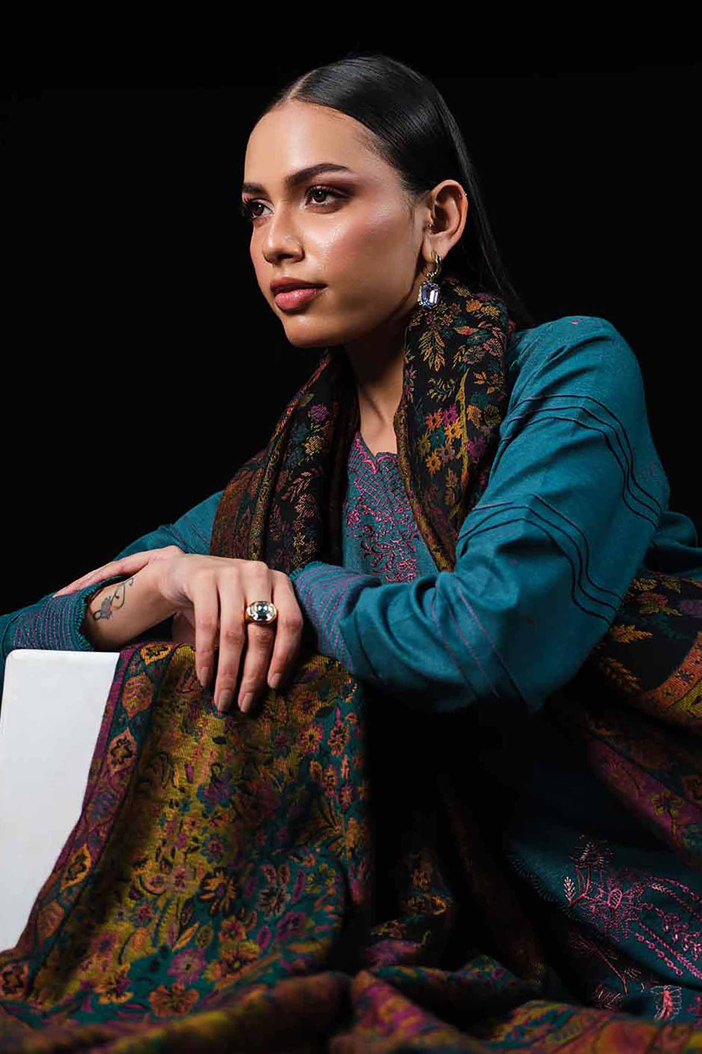 3 Piece - Embroidered Suit - 42503607