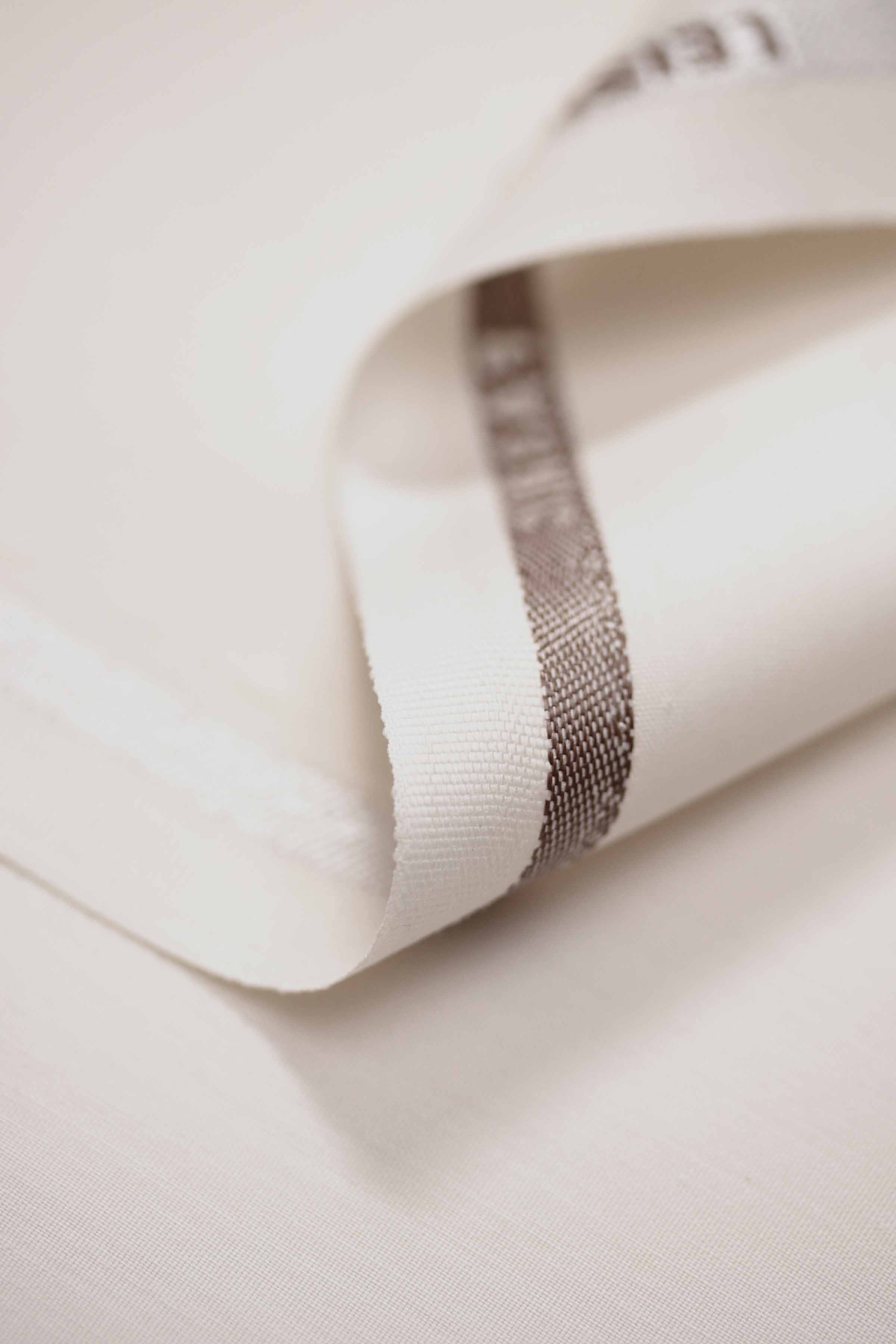 https://cdn.shopify.com/s/files/1/0534/2065/4791/files/42508001-_2.jpg?v=1747384434