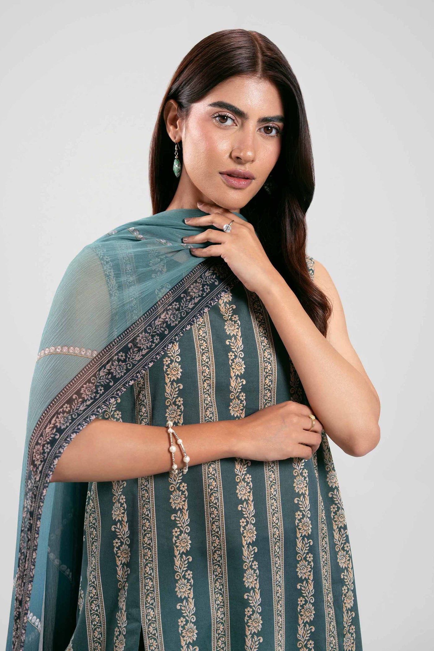 3 Piece Unstitched Embroidered Lawn Karandi Suit