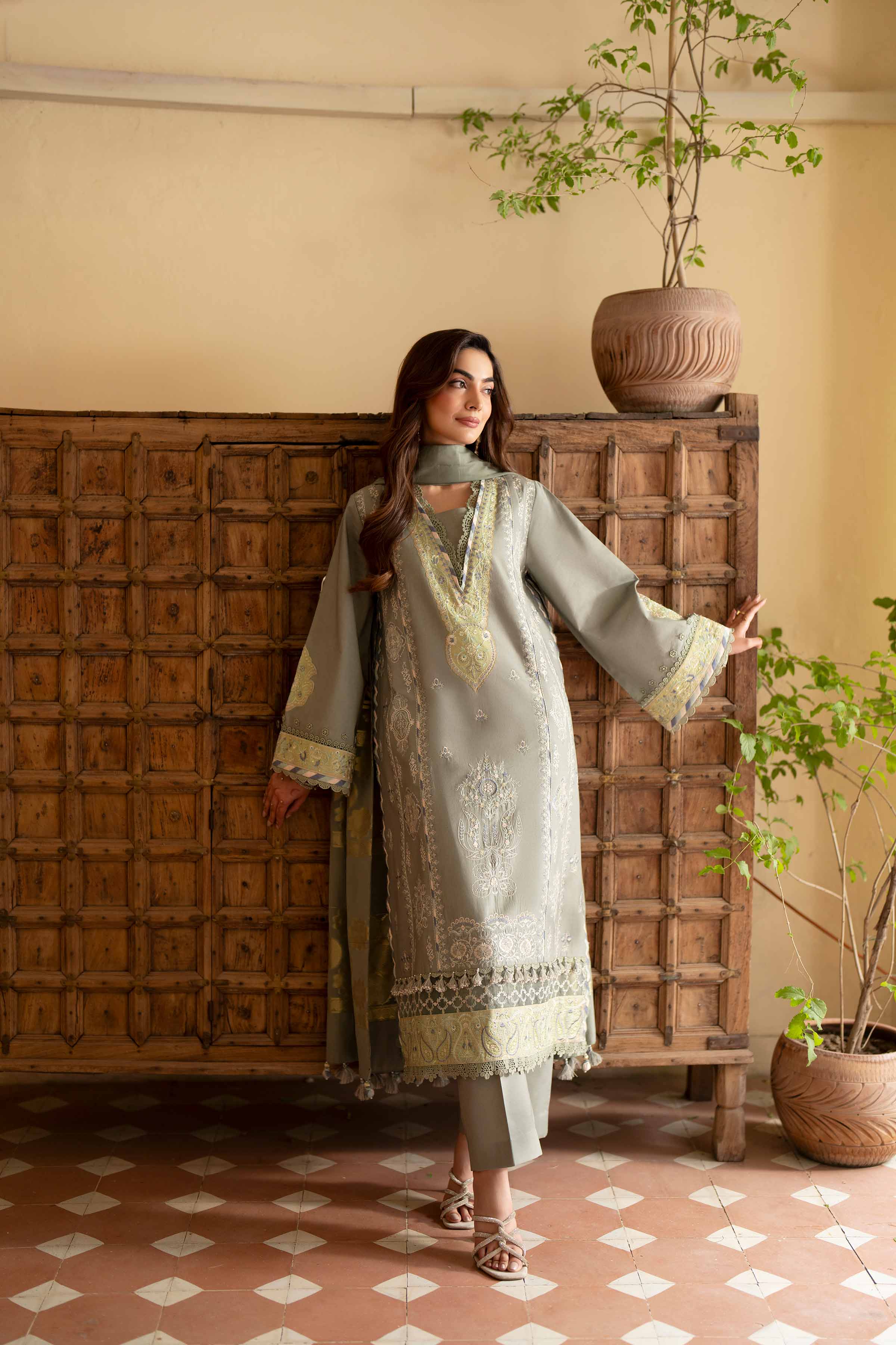 3 Piece - Embroidered Suit - 42601685