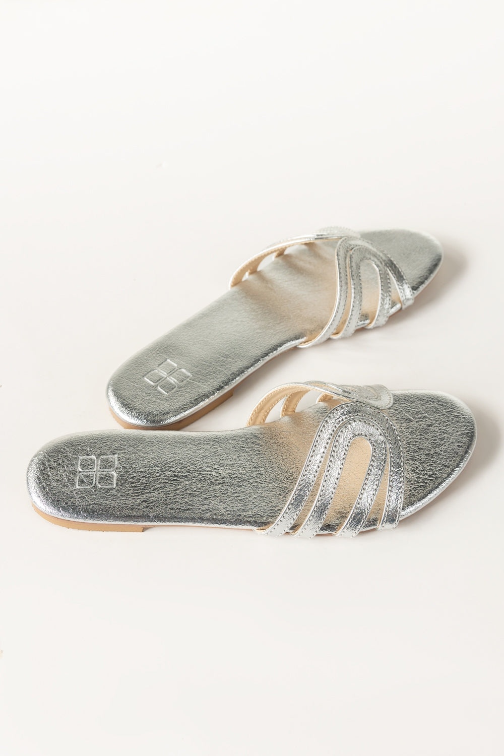 https://cdn.shopify.com/s/files/1/0706/3253/8159/files/427894_-_-silver-women-slipper-ideas-side1__jpg.jpg?v=1758370983