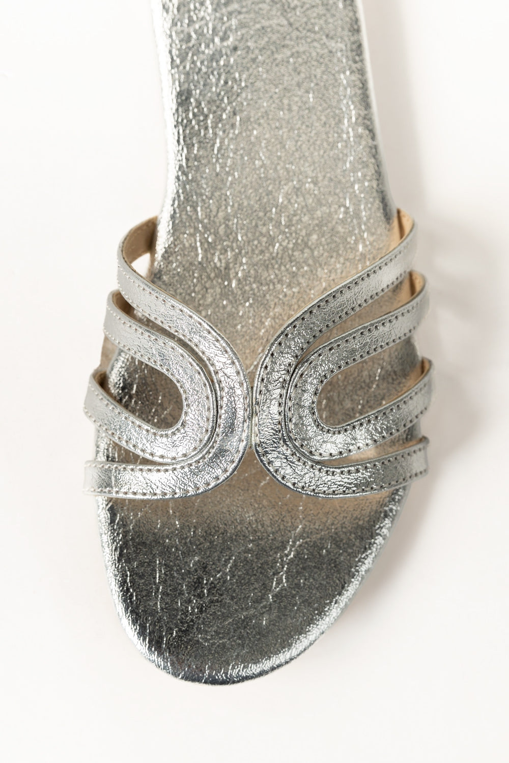 https://cdn.shopify.com/s/files/1/0706/3253/8159/files/427894_-silver-women-slipper-ideas-topview__jpg.jpg?v=1758370983