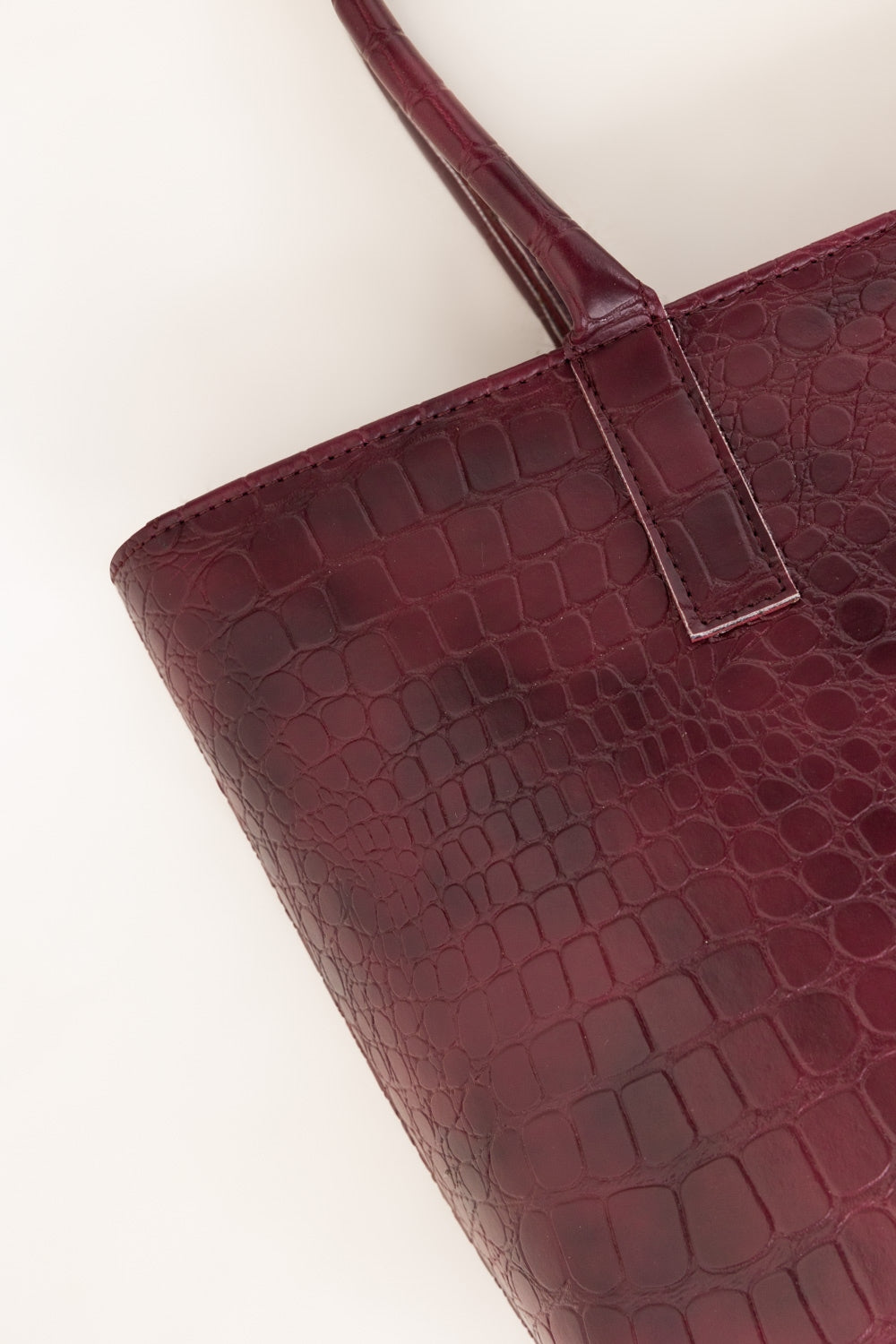 https://cdn.shopify.com/s/files/1/0706/3253/8159/files/428932-burgundy-tote-bag-closeup-ideas.jpg?v=1758371200