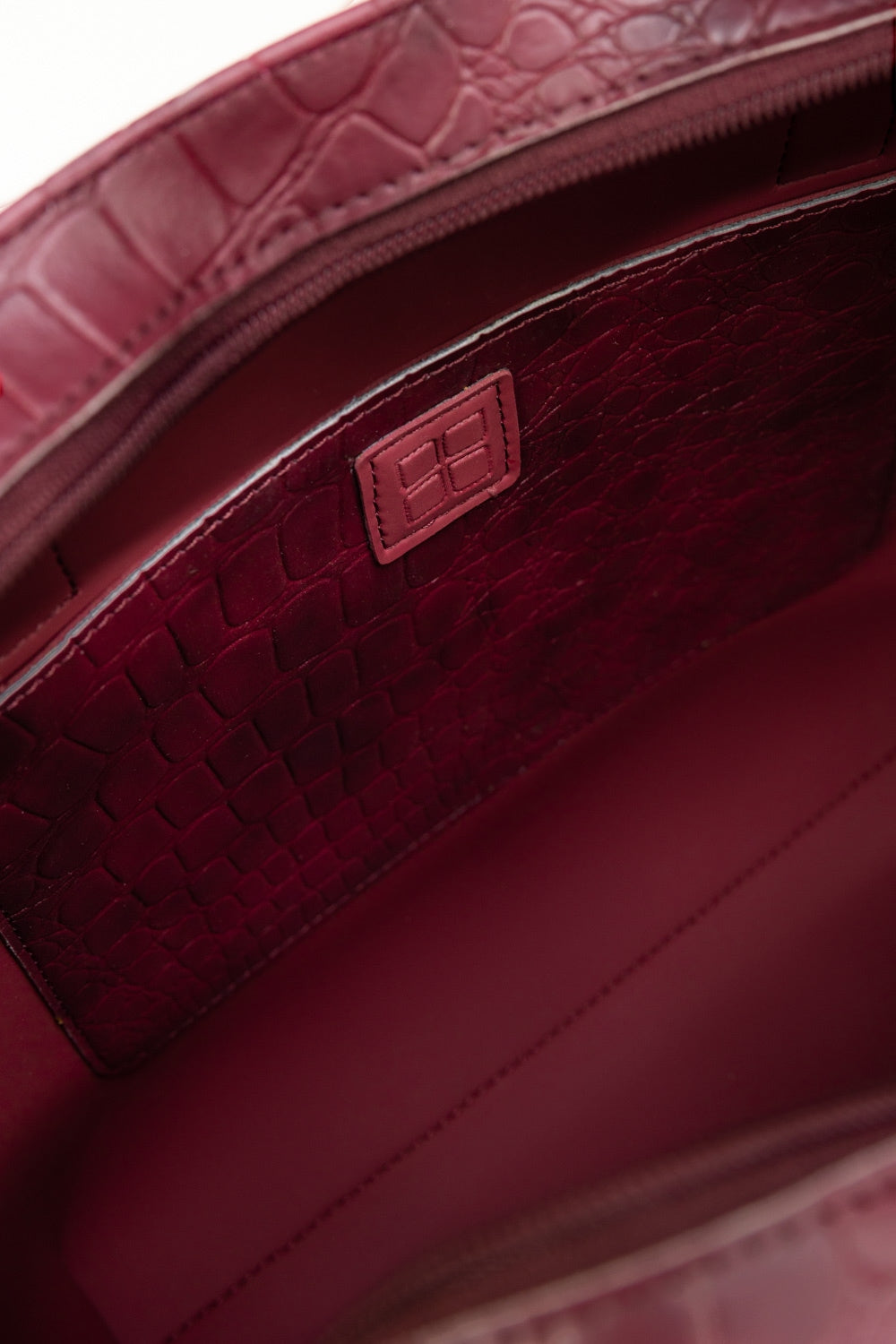 https://cdn.shopify.com/s/files/1/0706/3253/8159/files/428932-burgundy-tote-bag-topview-ideas.jpg?v=1758371200