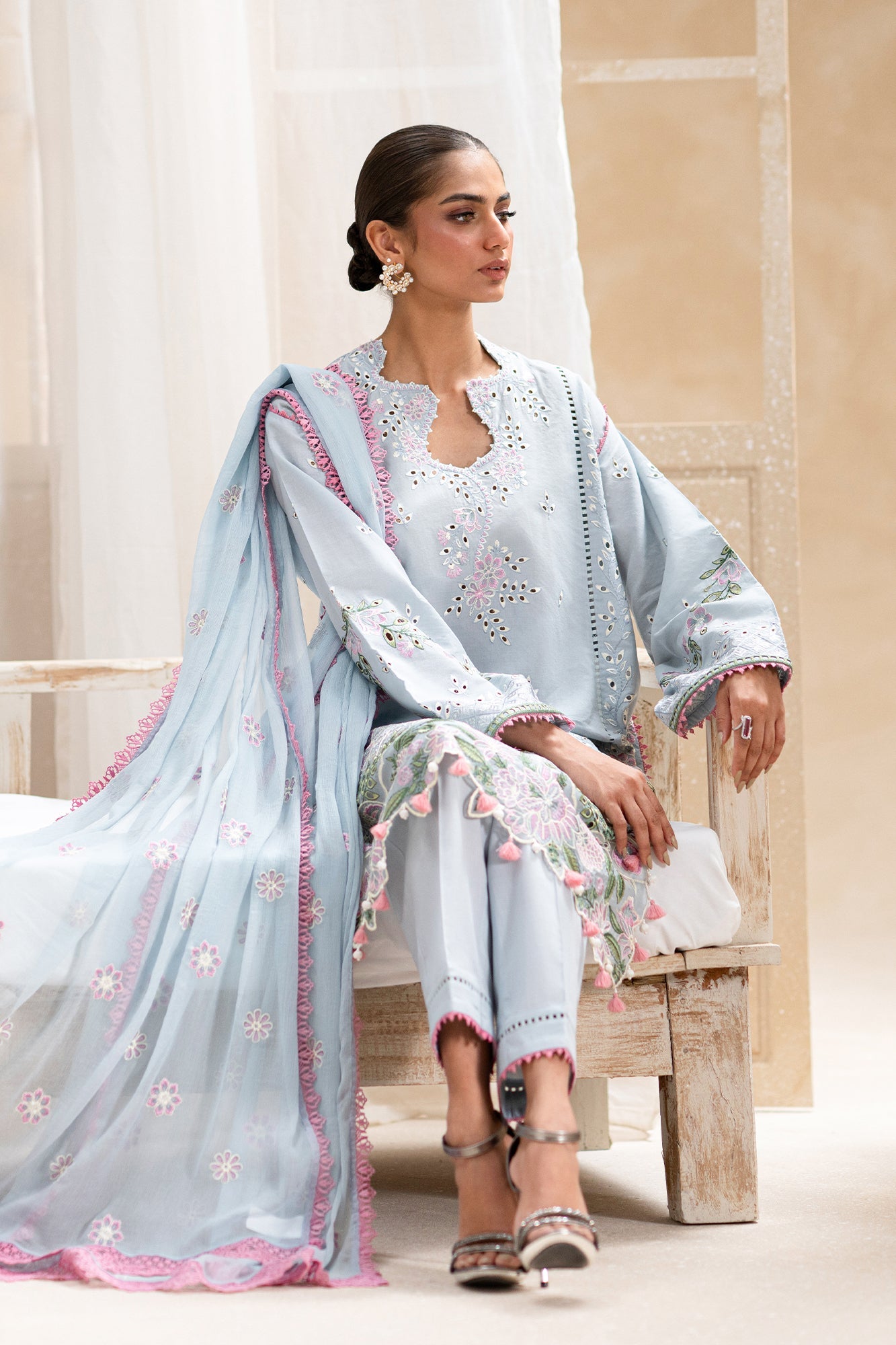 EMBROIDERED LAWN SUIT (E0542/203/616)