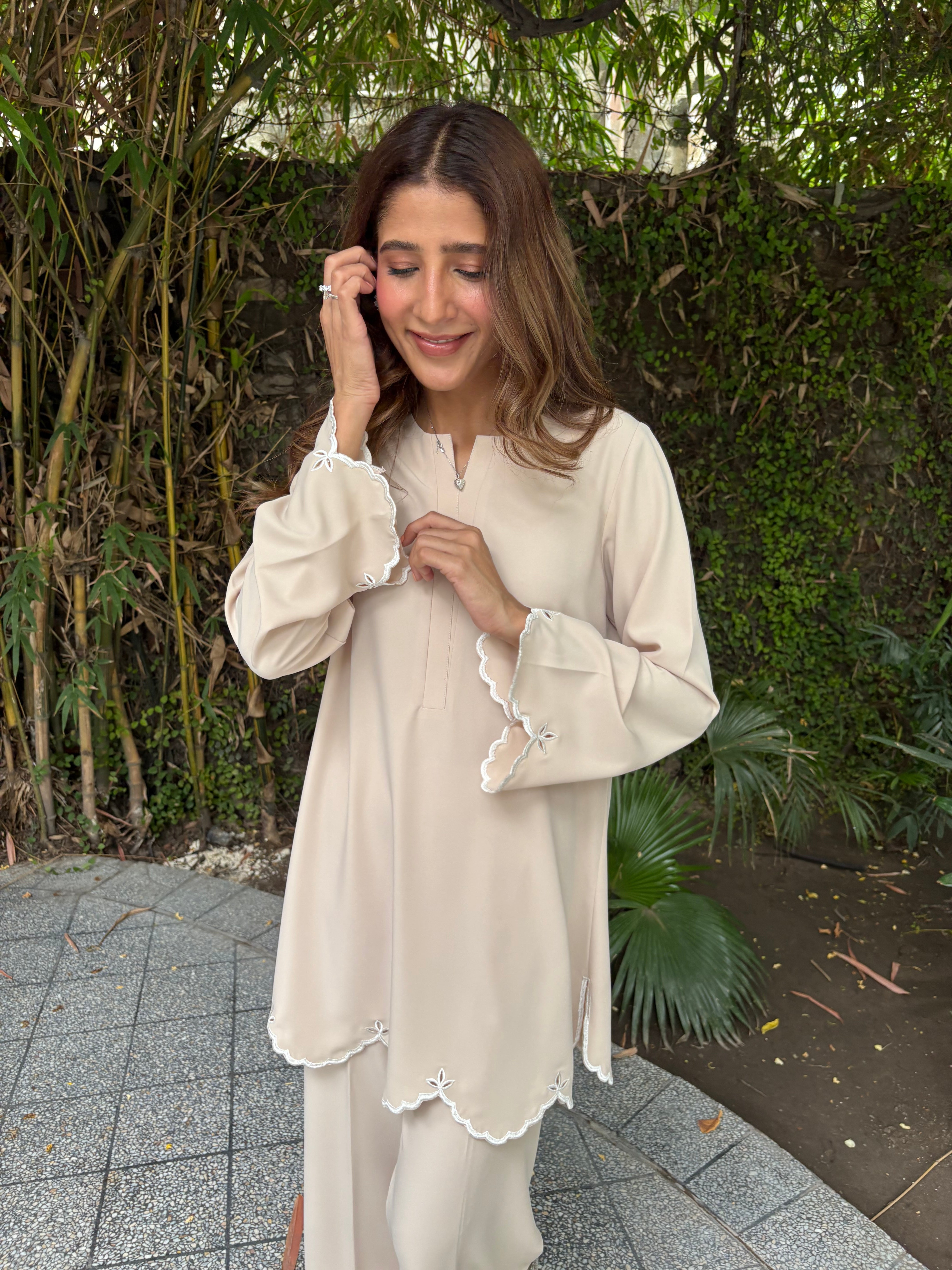 Beige Dahlia Set