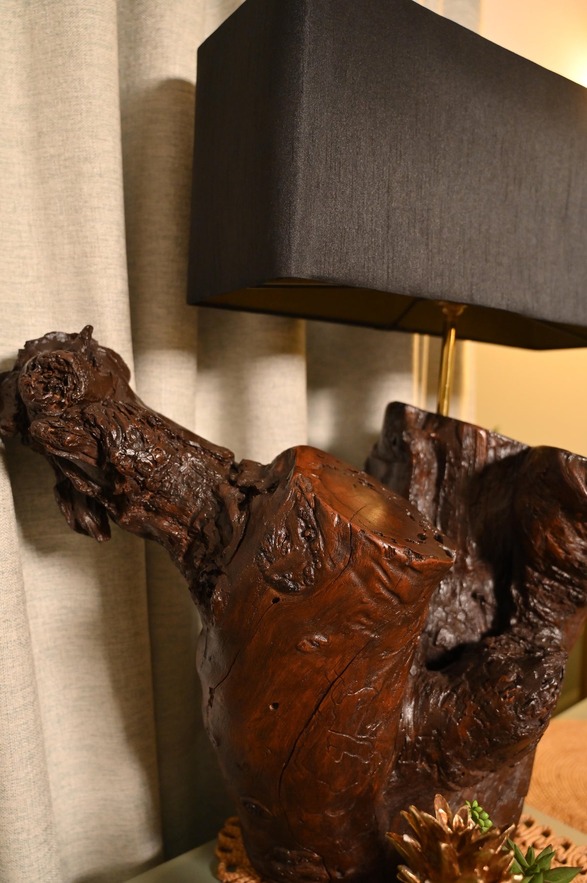 Sheesham live edge lamp (Cyra)