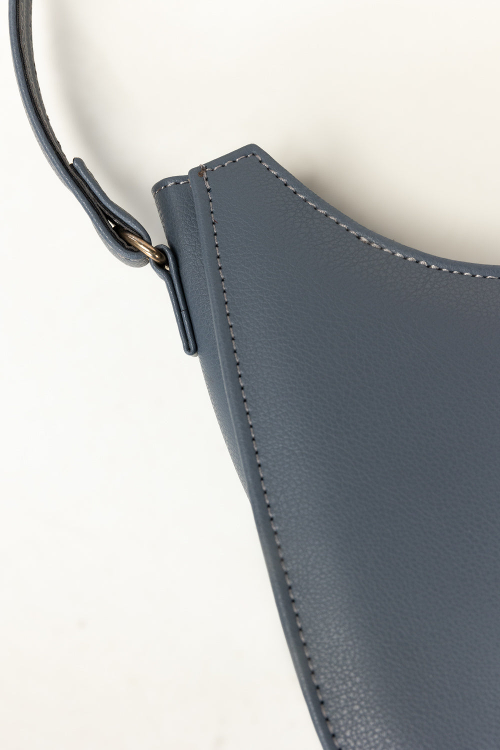 https://cdn.shopify.com/s/files/1/0706/3253/8159/files/445101-blue-shoulderbag-closeup2-ideas.jpg?v=1765276220