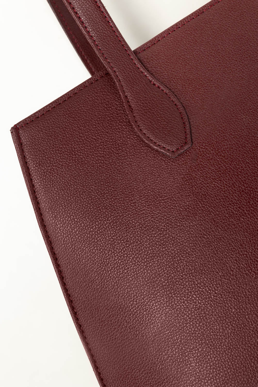https://cdn.shopify.com/s/files/1/0706/3253/8159/files/446772-maroon-totebag-closeup-ideas.jpg?v=1764759917