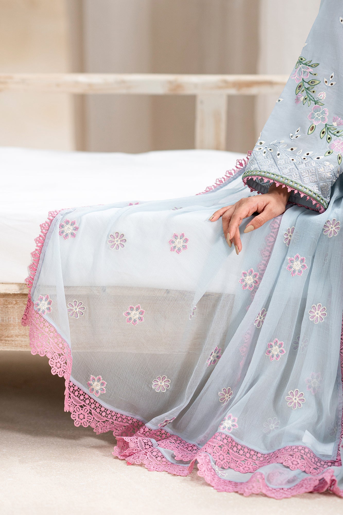EMBROIDERED LAWN SUIT (E0542/203/616)