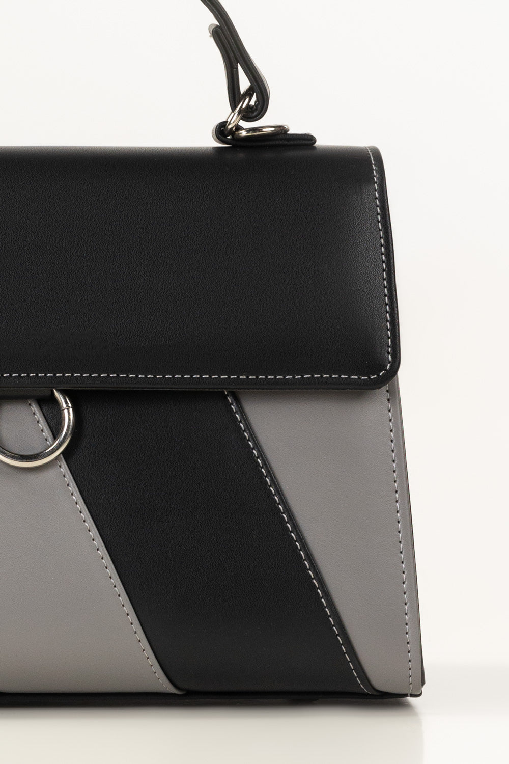 https://cdn.shopify.com/s/files/1/0706/3253/8159/files/452047-black-totebag-closeup1-ideas.jpg?v=1766558593