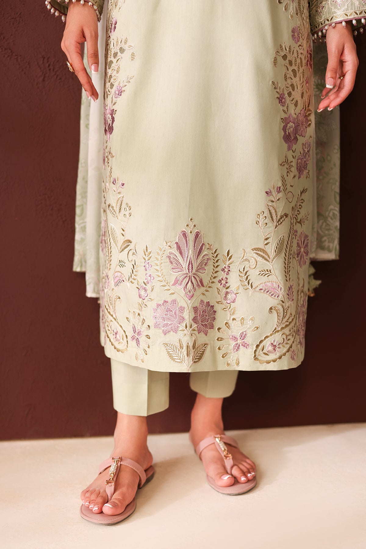 EMBROIDERED DOBBY LAWN SF-4482