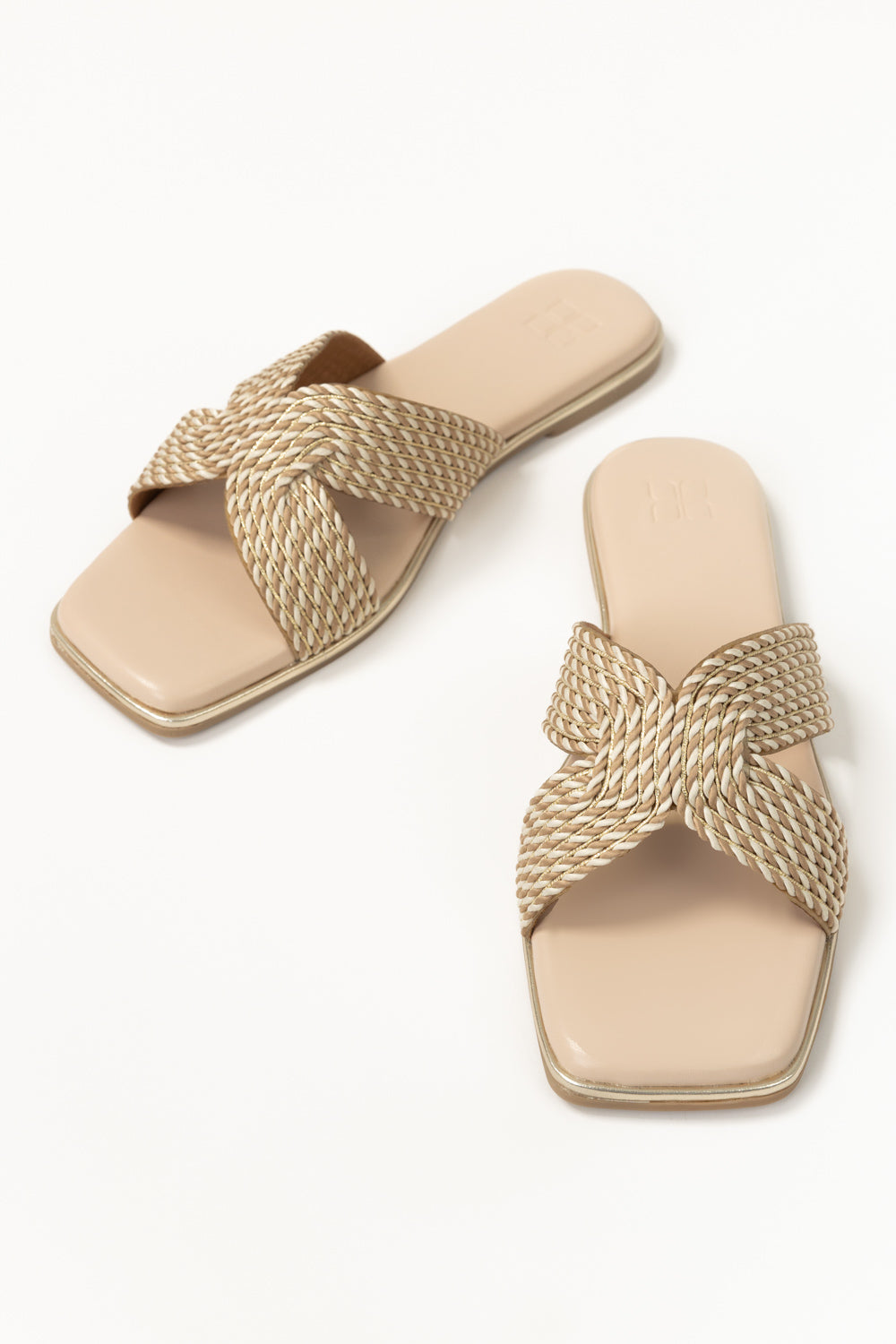 https://cdn.shopify.com/s/files/1/0706/3253/8159/files/467769-beige-slippers-top-ideas.jpg?v=1779374796